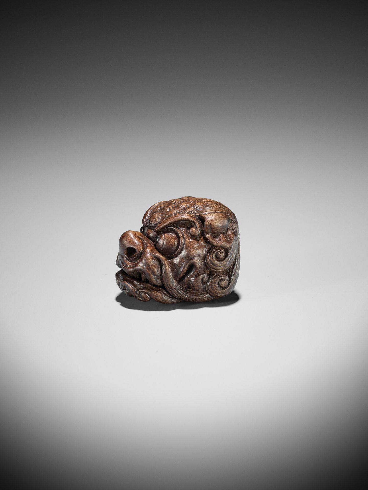 TAMETAKA: A SUPERB WOOD MASK NETSUKE OF A SHISHI - Bild 10 aus 15