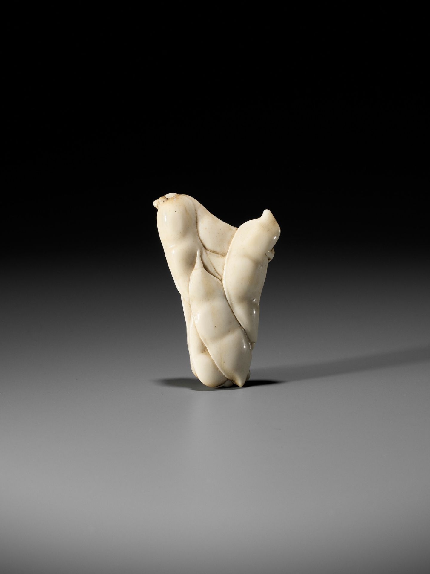 A SUPERB STAG ANTLER NETSUKE OF EDAMAME BEAN-PODS - Image 5 of 9