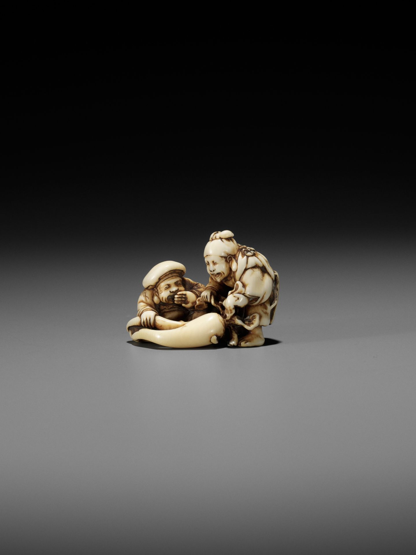 IKKOSAI: AN AMUSING IVORY SHUNGA NETSUKE OF DAIKOKU AND EBISU - Image 2 of 12