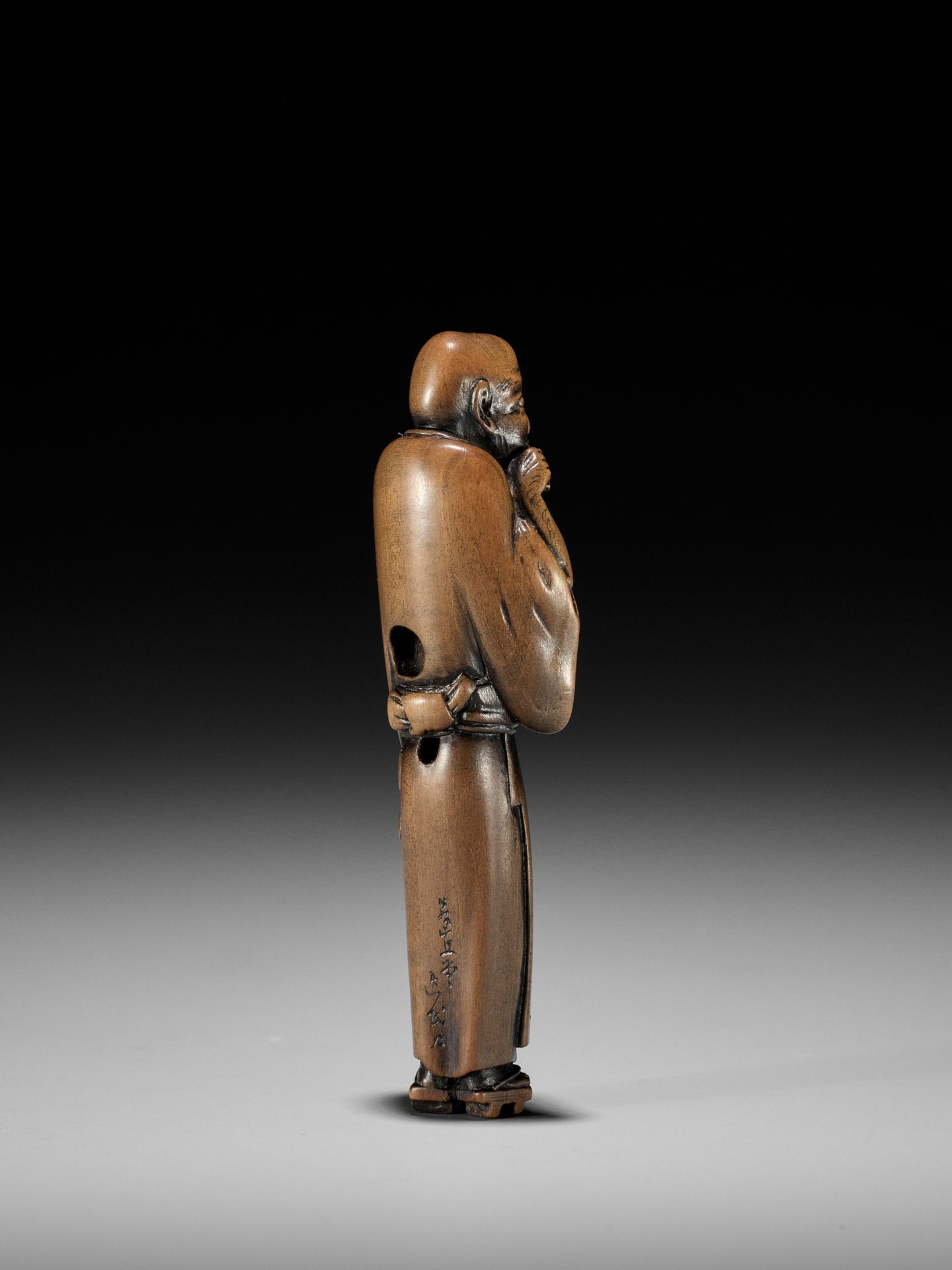 HOKYUDO ITSUMIN: A FINE WOOD NETSUKE OF A BLIND MAN CLEANING HIS TEETH - Image 7 of 13