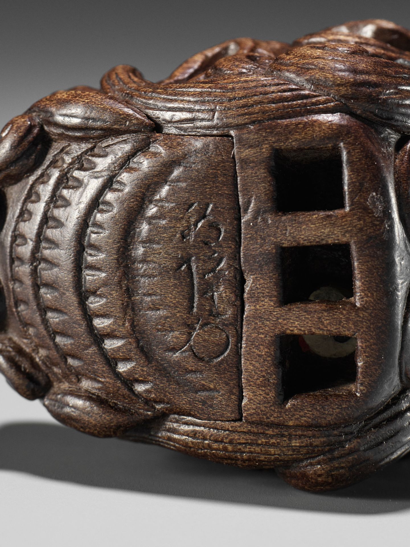 TAMETAKA: A SUPERB WOOD MASK NETSUKE OF A SHISHI - Bild 15 aus 15