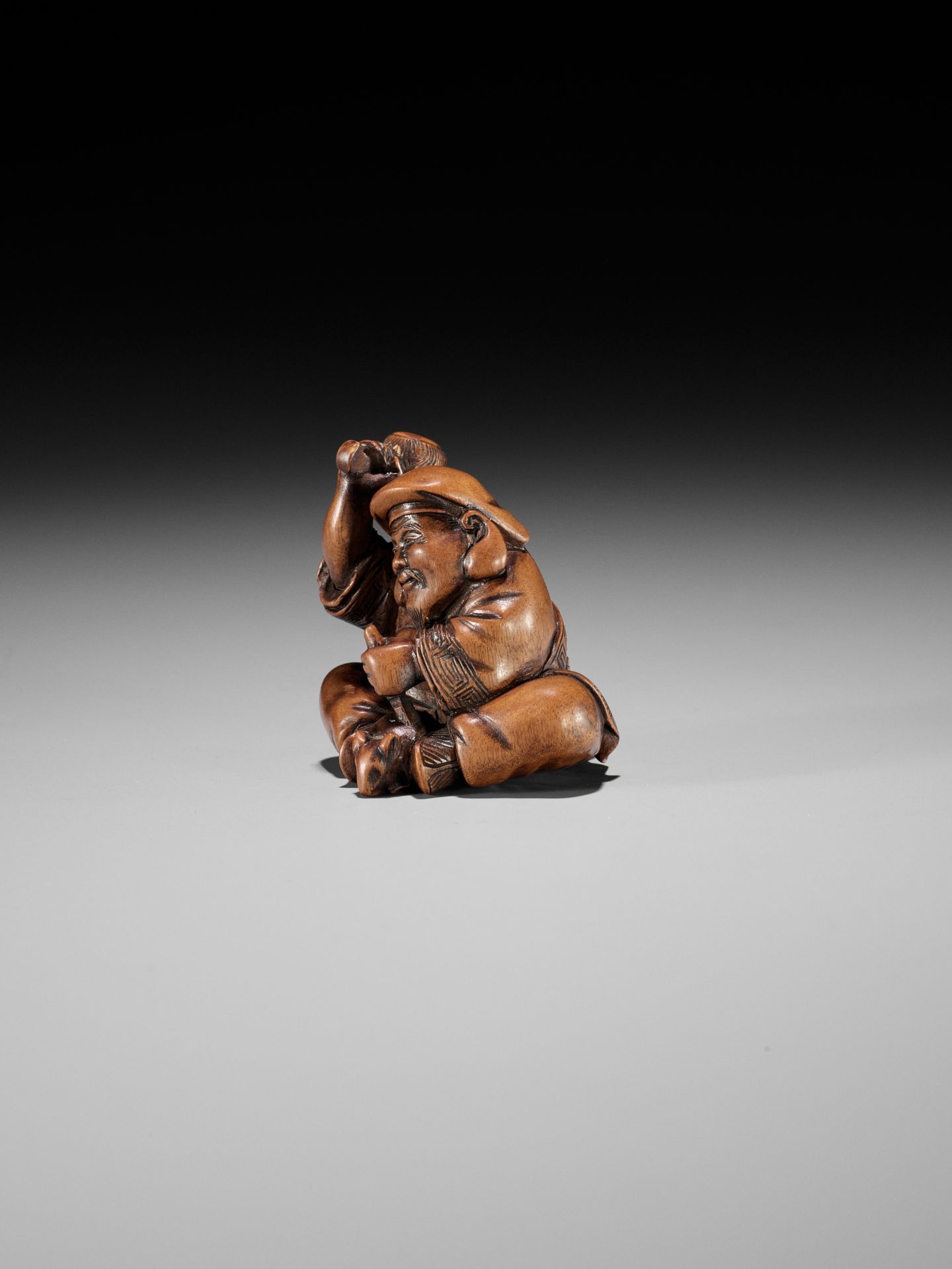 MASANAO: A RARE WOOD NETSUKE OF DAIKOKU CARVING A RAT - Bild 7 aus 12