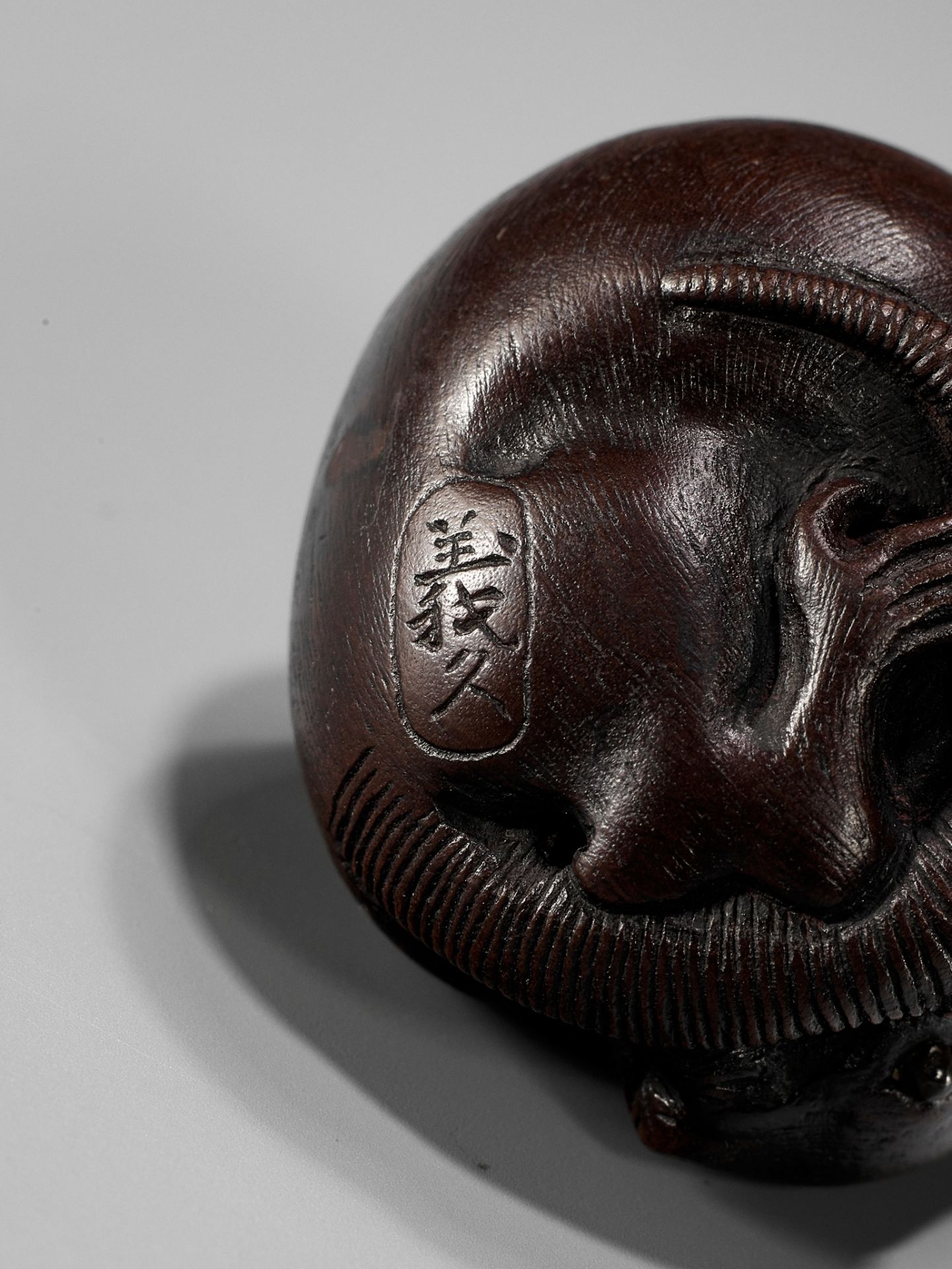 YOSHIHISA: A FINE WOOD NETSUKE OF A COILED RAT - Bild 11 aus 11