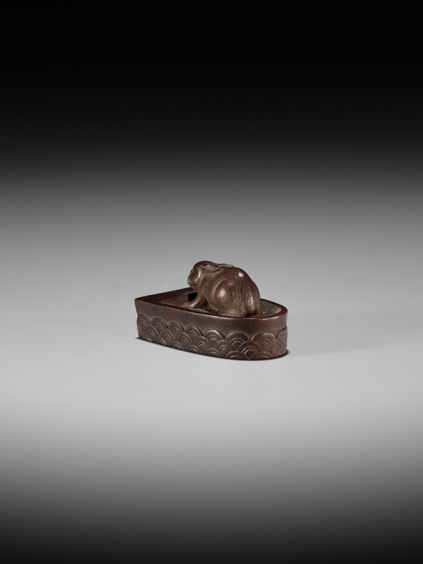 JUJO: A FINE WOOD NETSUKE OF HARE IN BOAT, KACHI-KACHI YAMA - Image 9 of 12