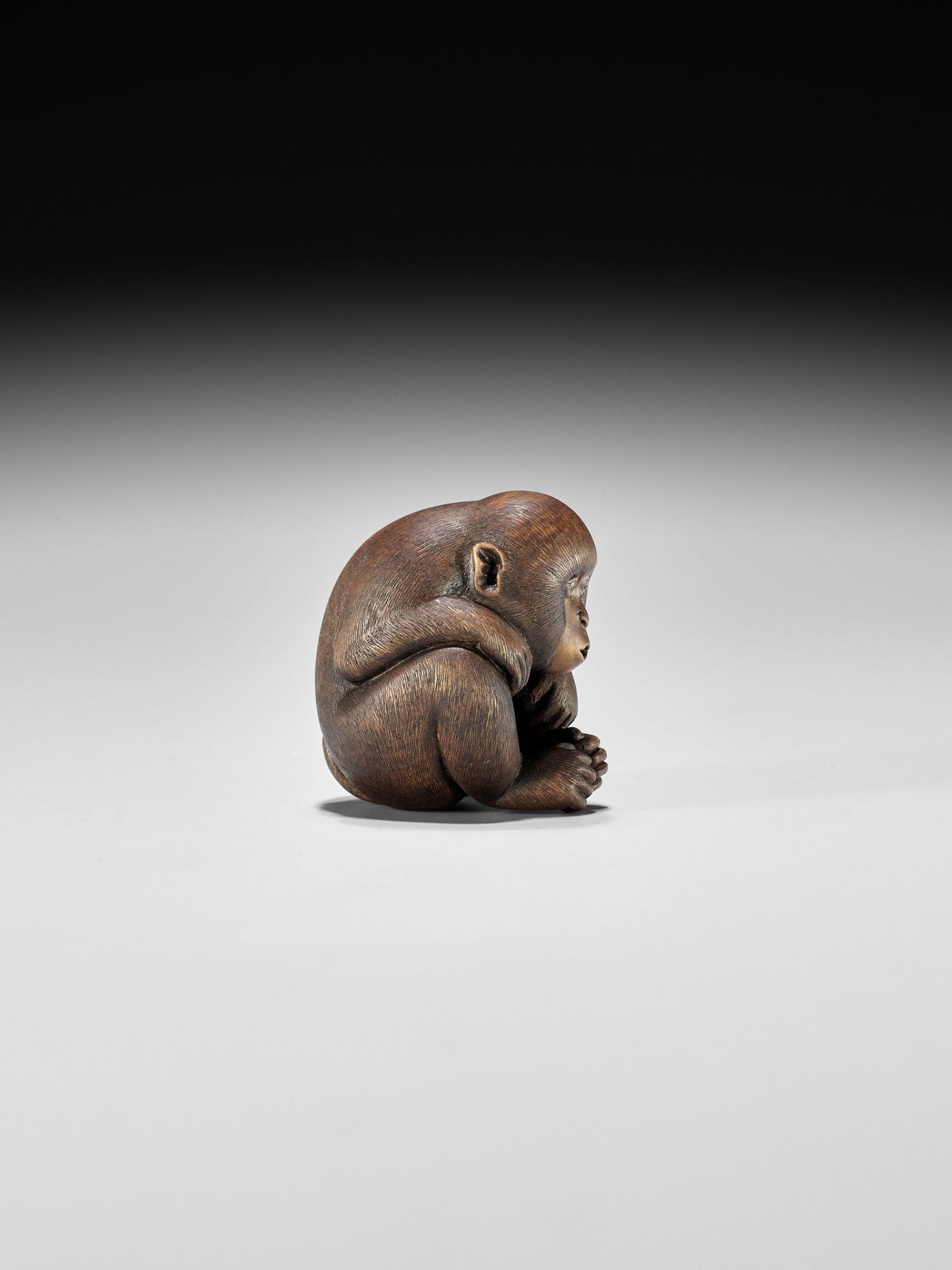 SHION: A WOOD NETSUKE OF A MONKEY - Image 6 of 9