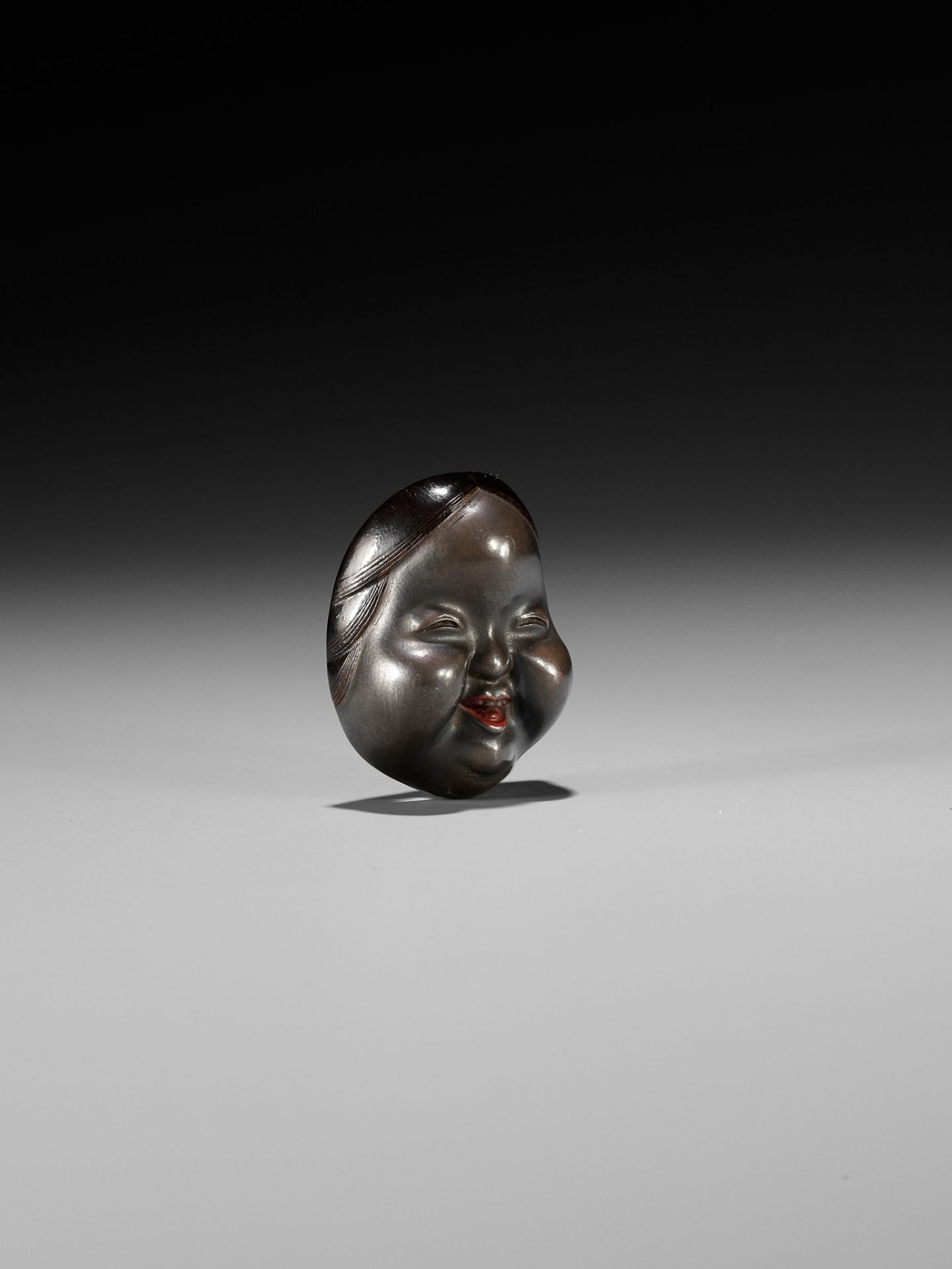 A FINE LACQUER MASK NETSUKE OF OKAME - Image 8 of 10