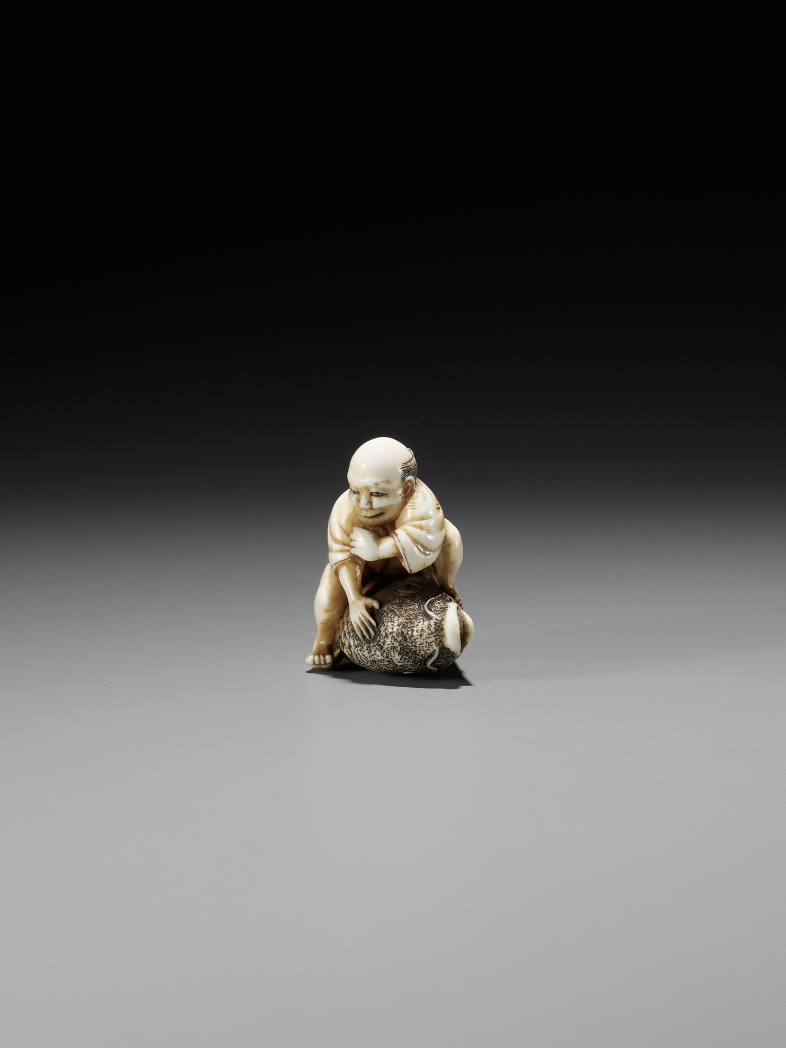 MASAMINE: A FINE OSAKA SCHOOL IVORY NETSUKE OF A FISHERMAN STRUGGLING WITH A HUGE CARP - Image 7 of 14