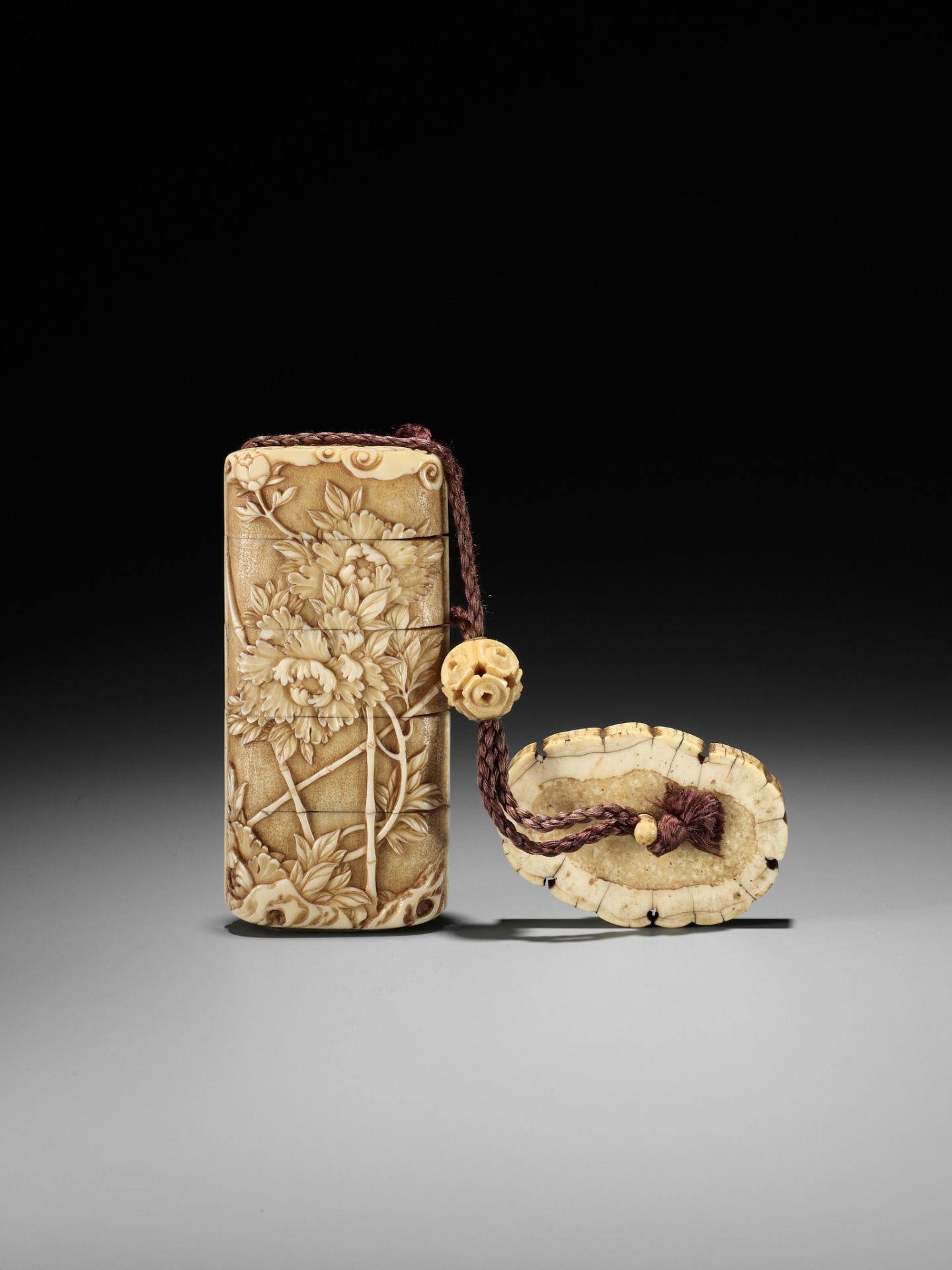 A MASTERFUL WALRUS TUSK FOUR-CASE INRO DEPICTING A SWALLOW AMONGST FLOWERS - Image 8 of 12