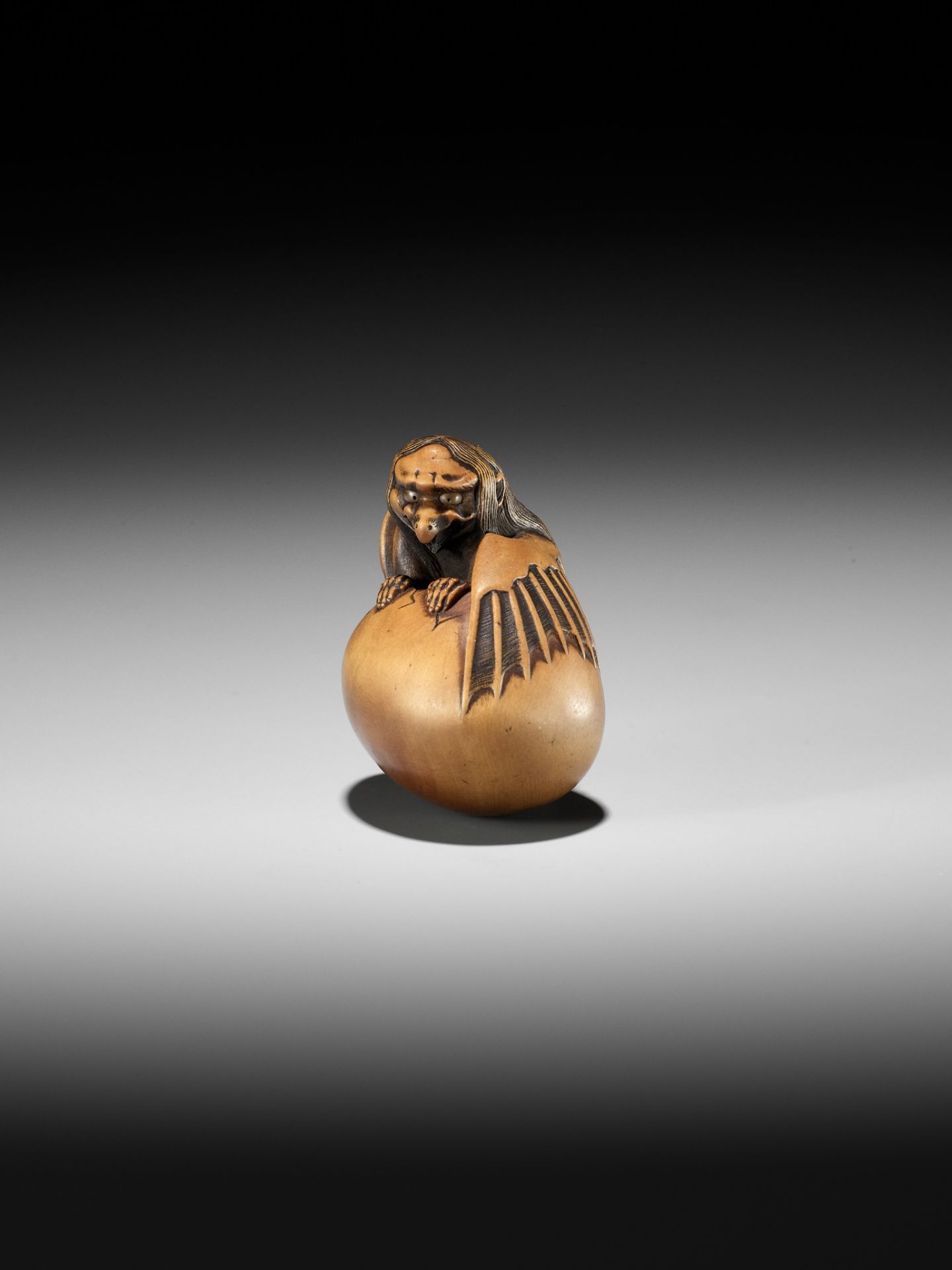 TOYOMASA: A SUPERB WOOD NETSUKE OF A HATCHING TENGU (TENGU NO TAMAGO) - Bild 14 aus 23