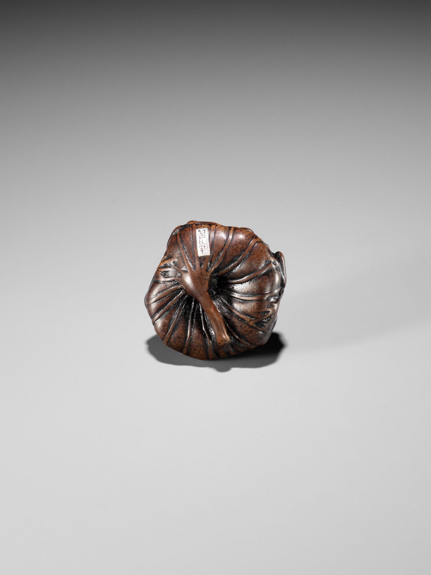 SEIMIN: A FINE WOOD NETSUKE OF A FROGS ON A LOTUS LEAF - Image 11 of 12