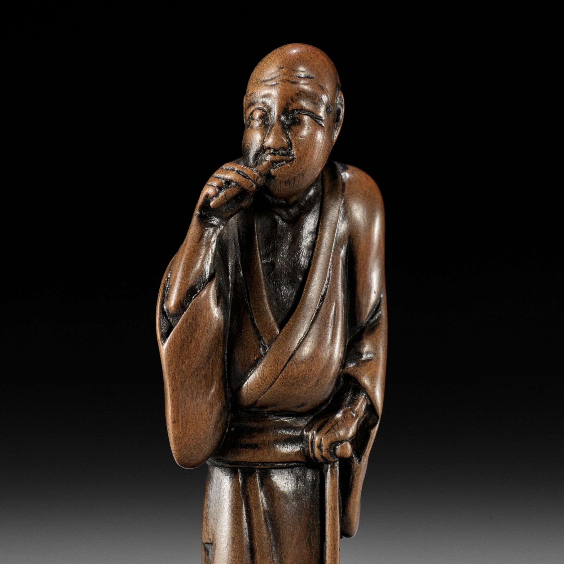 HOKYUDO ITSUMIN: A FINE WOOD NETSUKE OF A BLIND MAN CLEANING HIS TEETH