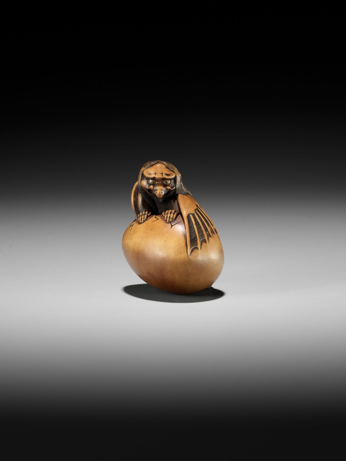 TOYOMASA: A SUPERB WOOD NETSUKE OF A HATCHING TENGU (TENGU NO TAMAGO) - Bild 10 aus 23