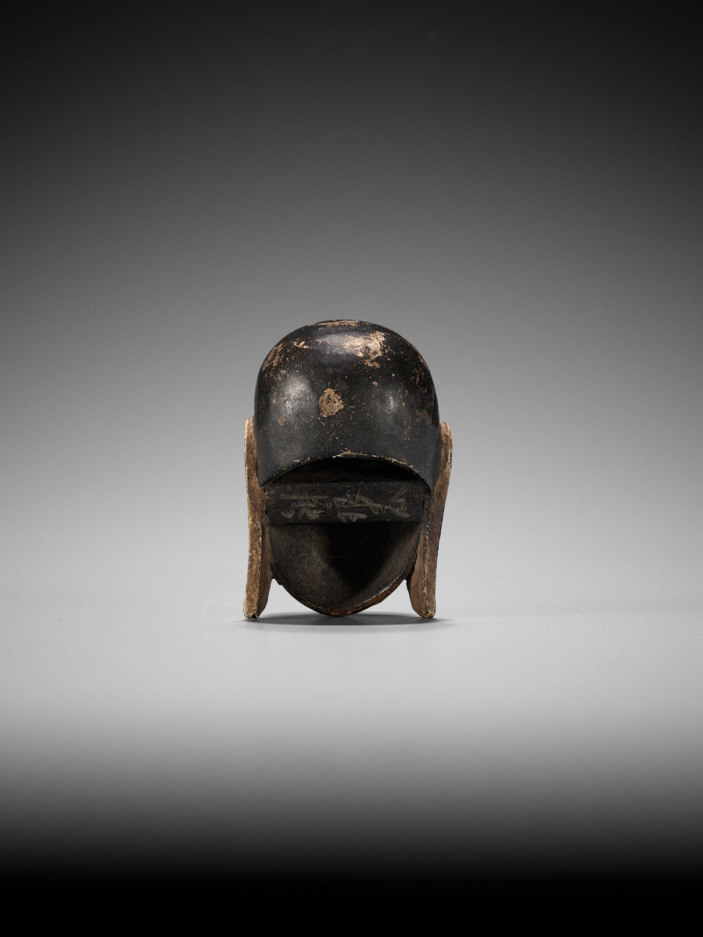 TETSURO: A LACQUERED WOOD GIGAKU MASK NETSUKE OF SUIKO-JU - Image 10 of 12