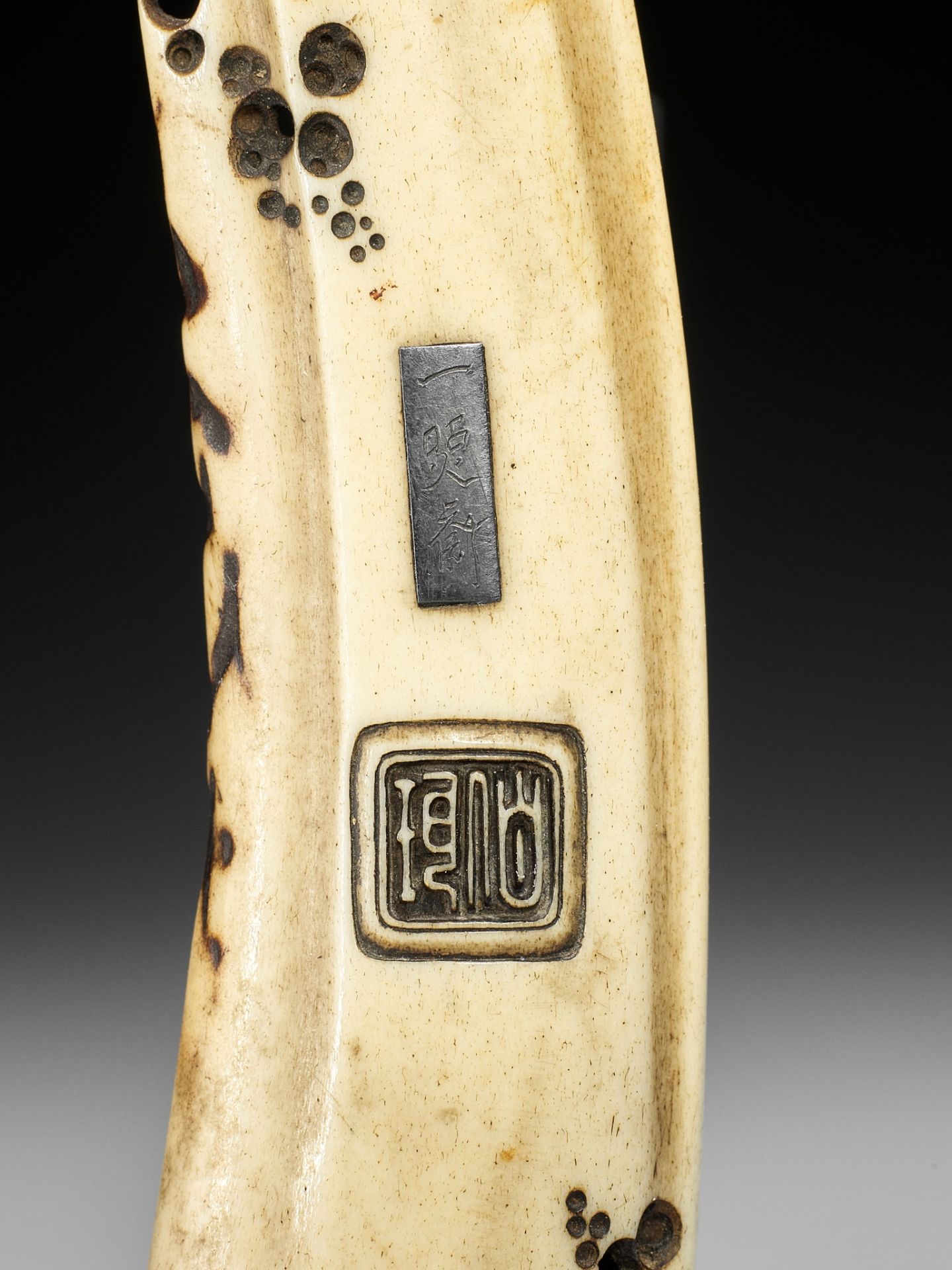 HAKUMIN: A FINE STAG ANTLER KISERUZUTSU WITH AN OWL - Image 4 of 10