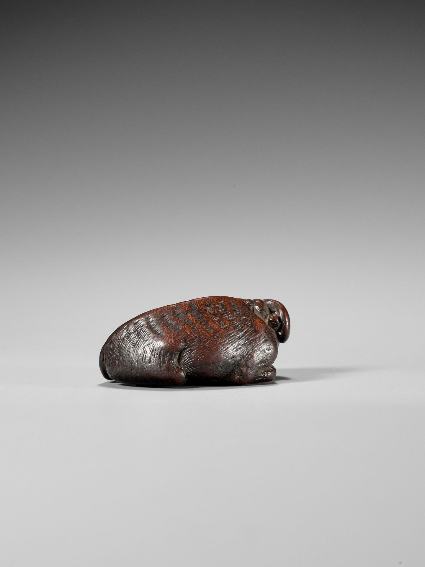 A SUPERB AND VERY RARE WOOD NETSUKE OF AN OX AND CALF, ATTRIBUTED TO TAMETAKA - Image 10 of 12