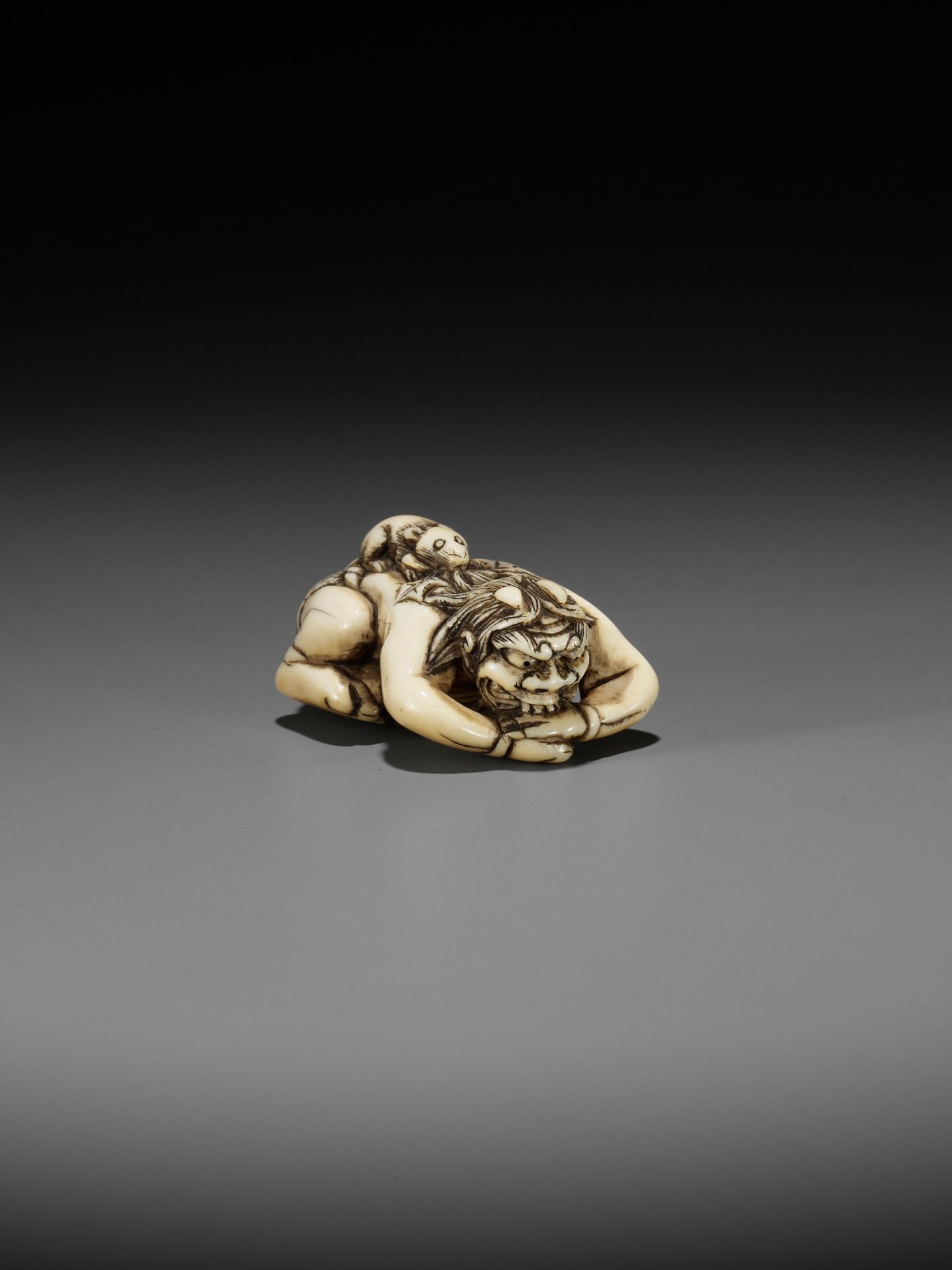 A RARE IVORY NETSUKE OF SHIRO - Image 4 of 11