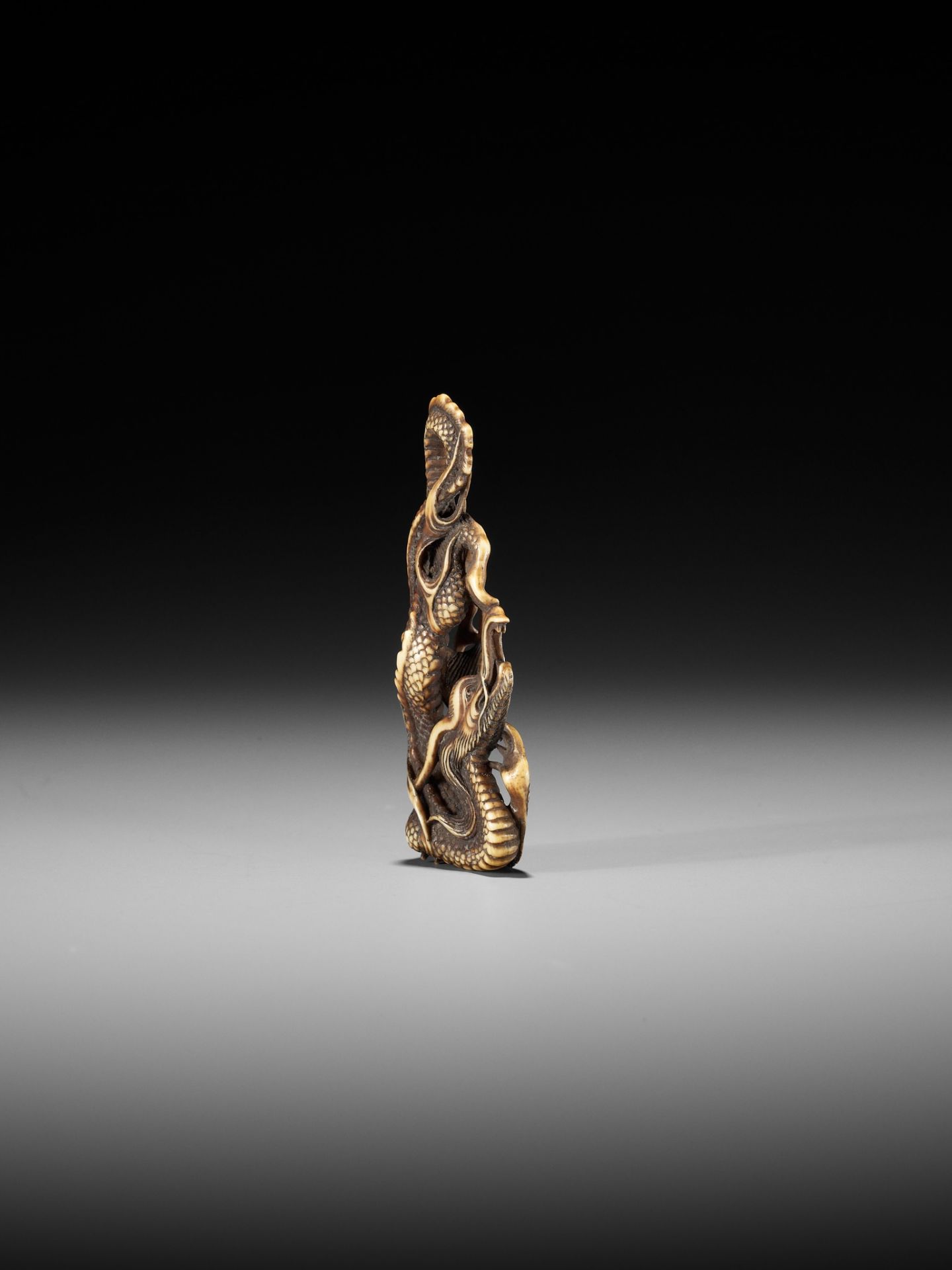 ITTO: A RARE OBIDOME-FORM IVORY NETSUKE OF A WRITHING RAIN DRAGON - Image 10 of 13