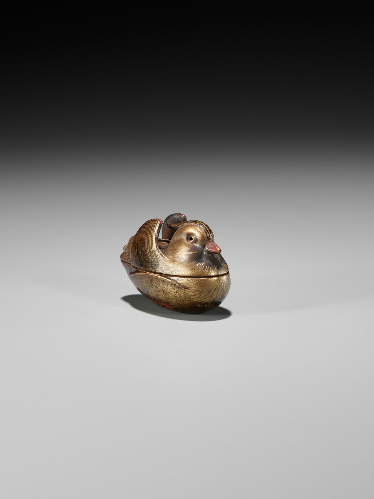 A FINE LACQUER HAKO NETSUKE OF A MANDARIN DUCK (OSHIDORI) - Image 5 of 10