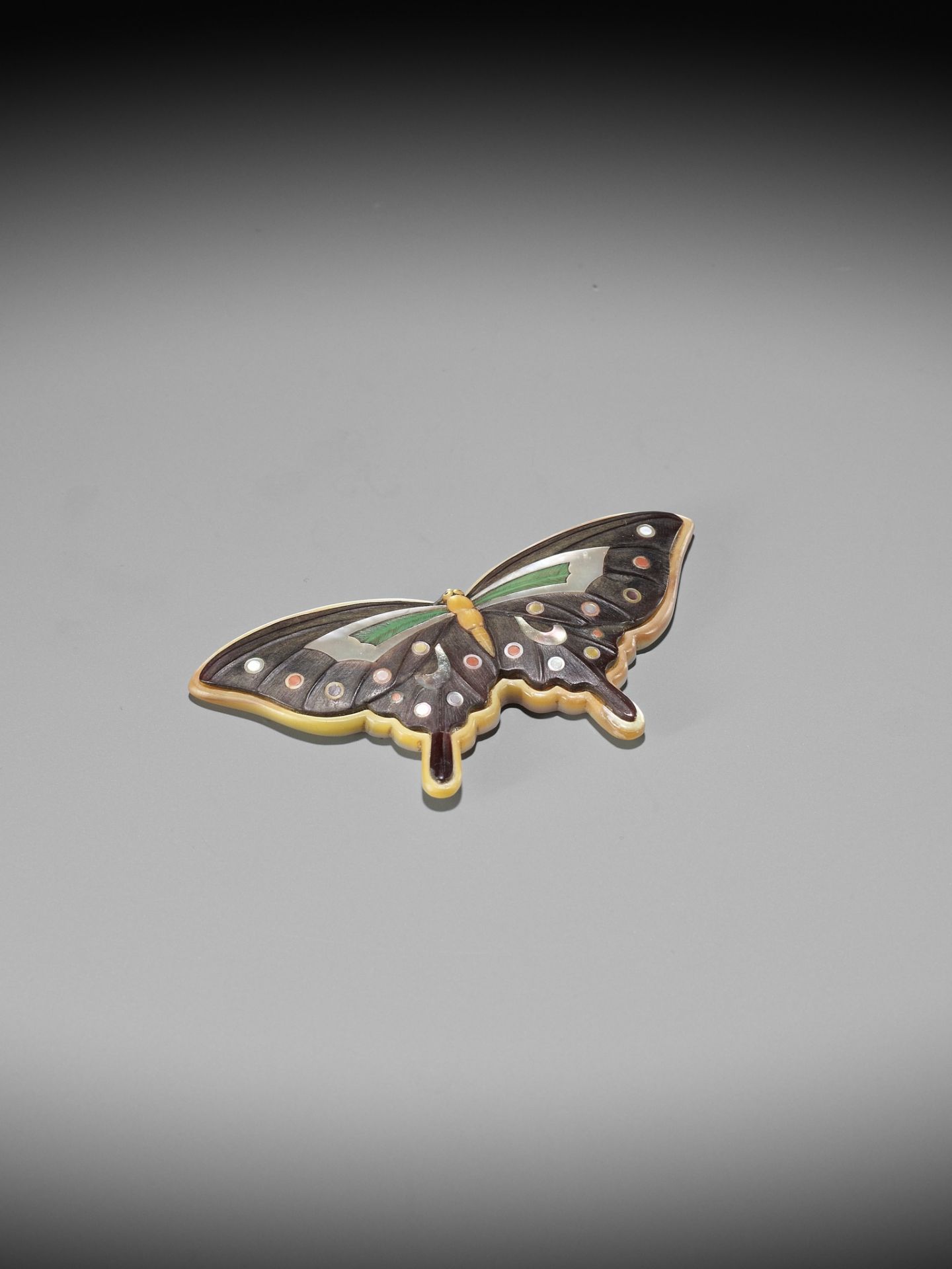 TOKOKU: A MASTERFUL MIXED MATERIAL NETSUKE OF A BUTTERFLY - Image 5 of 10