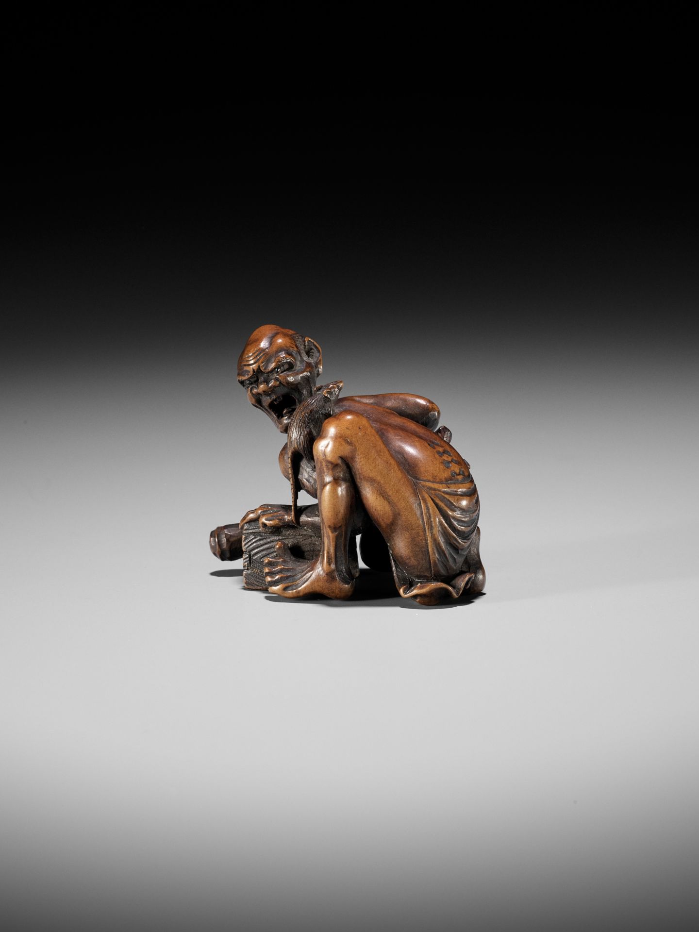 A FINE WOOD OKIMONO NETSUKE OF AN EMACIATED RAT CATCHER - Image 3 of 9