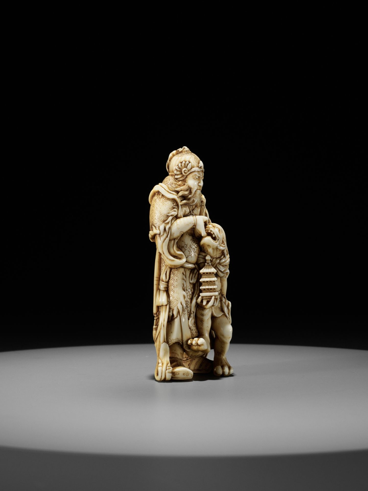 IKKOSAI: AN IMPORTANT AND LARGE IVORY NETSUKE OF IDATEN CAPTURING AN ONI - Bild 10 aus 16