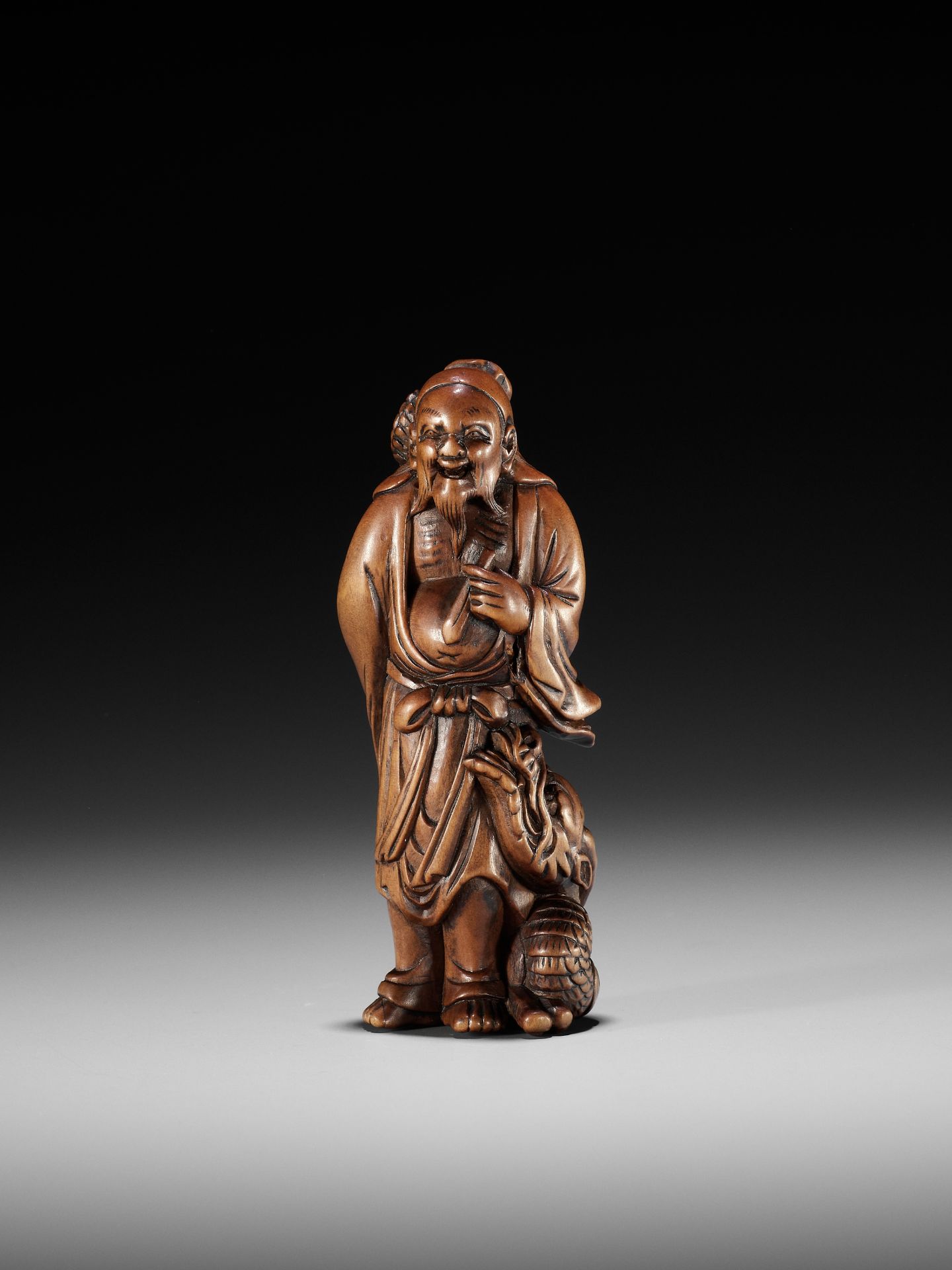 AN EXCEPTIONAL AND RARE WOOD NETSUKE OF RYO TOHIN TAUNTING A DRAGON - Image 11 of 16