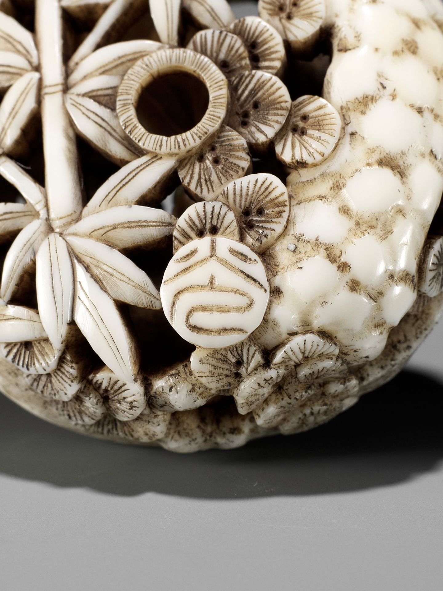 KO: AN INLAID WALRUS IVORY RYUSA MANJU NETSUKE WITH DEPICTING THE THREE FRIENDS OF WINTER - Image 12 of 12