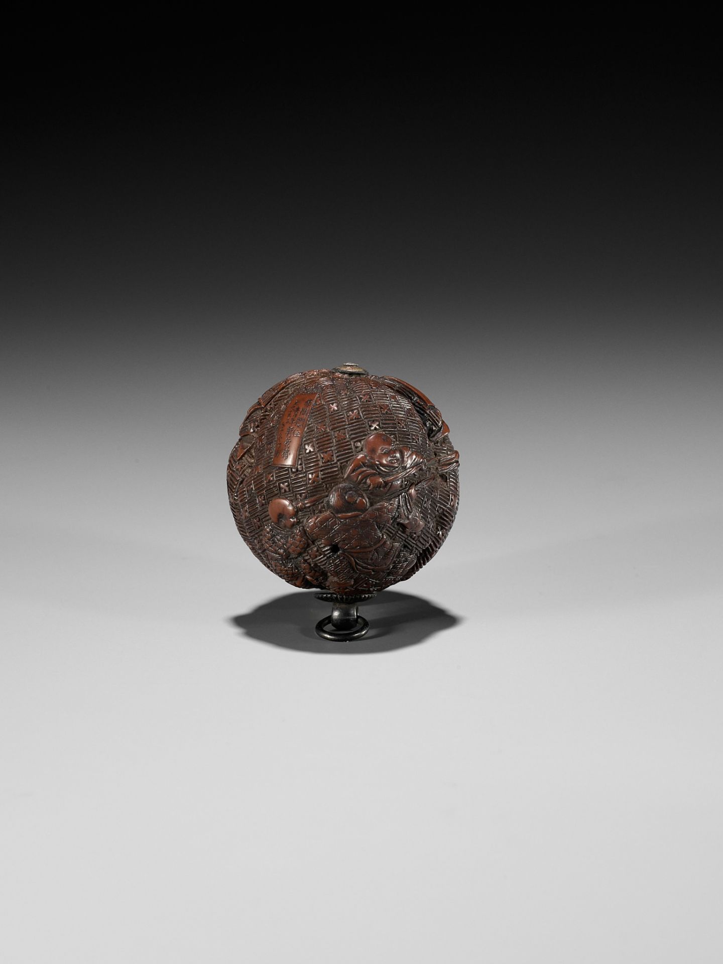 SEIGYUKEN GAHO: A VERY FINE KURUMI (WALNUT) NETSUKE OF DAIKOKU AND THREE KARAKO, DATED 1816 - Image 5 of 12