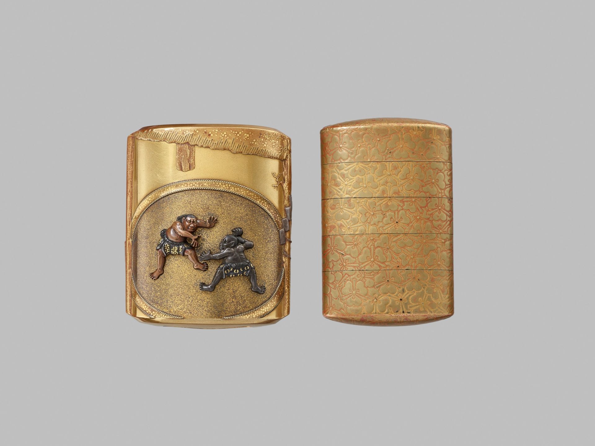 A RARE METAL-INLAID GOLD-LACQUER FOUR CASE SAYA (SHEATH) INRO DEPICTING SUMO WRESTLERS - Image 5 of 7