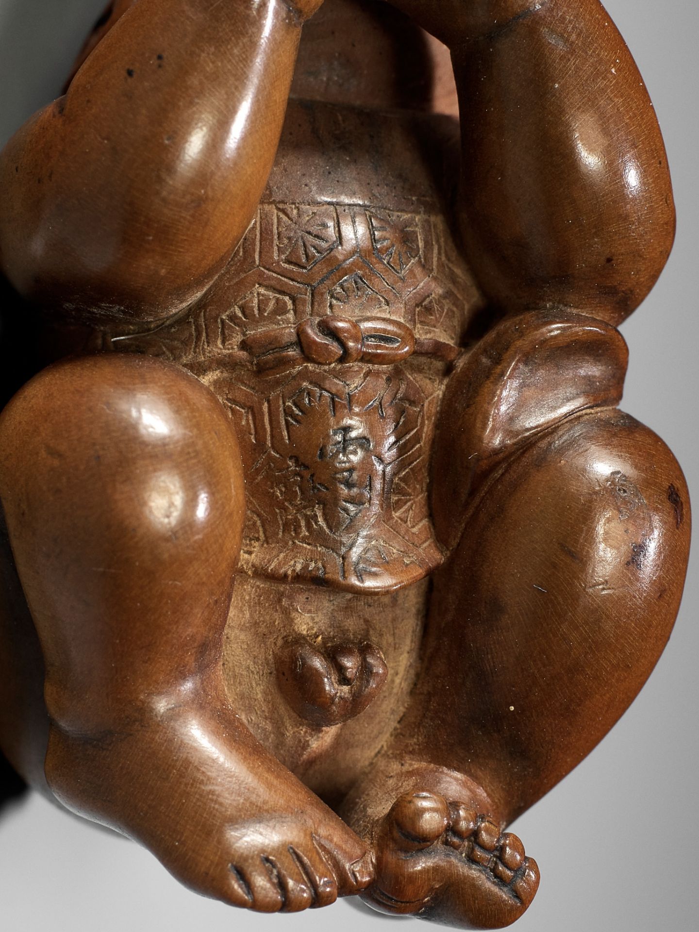 CHIKUUNSAI: A WOOD NETSUKE OF A BABY BOY EATING MOCHI - Image 12 of 12