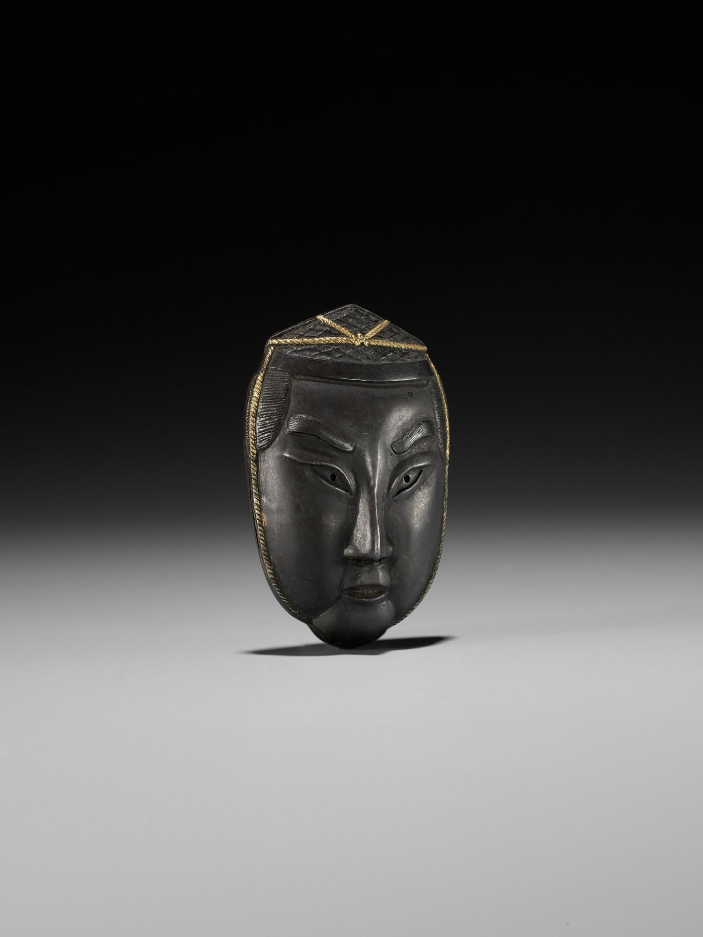 A RARE MIXED METAL NETSUKE DEPICTING THE HEAD OF A NOBLEMAN - Image 4 of 9