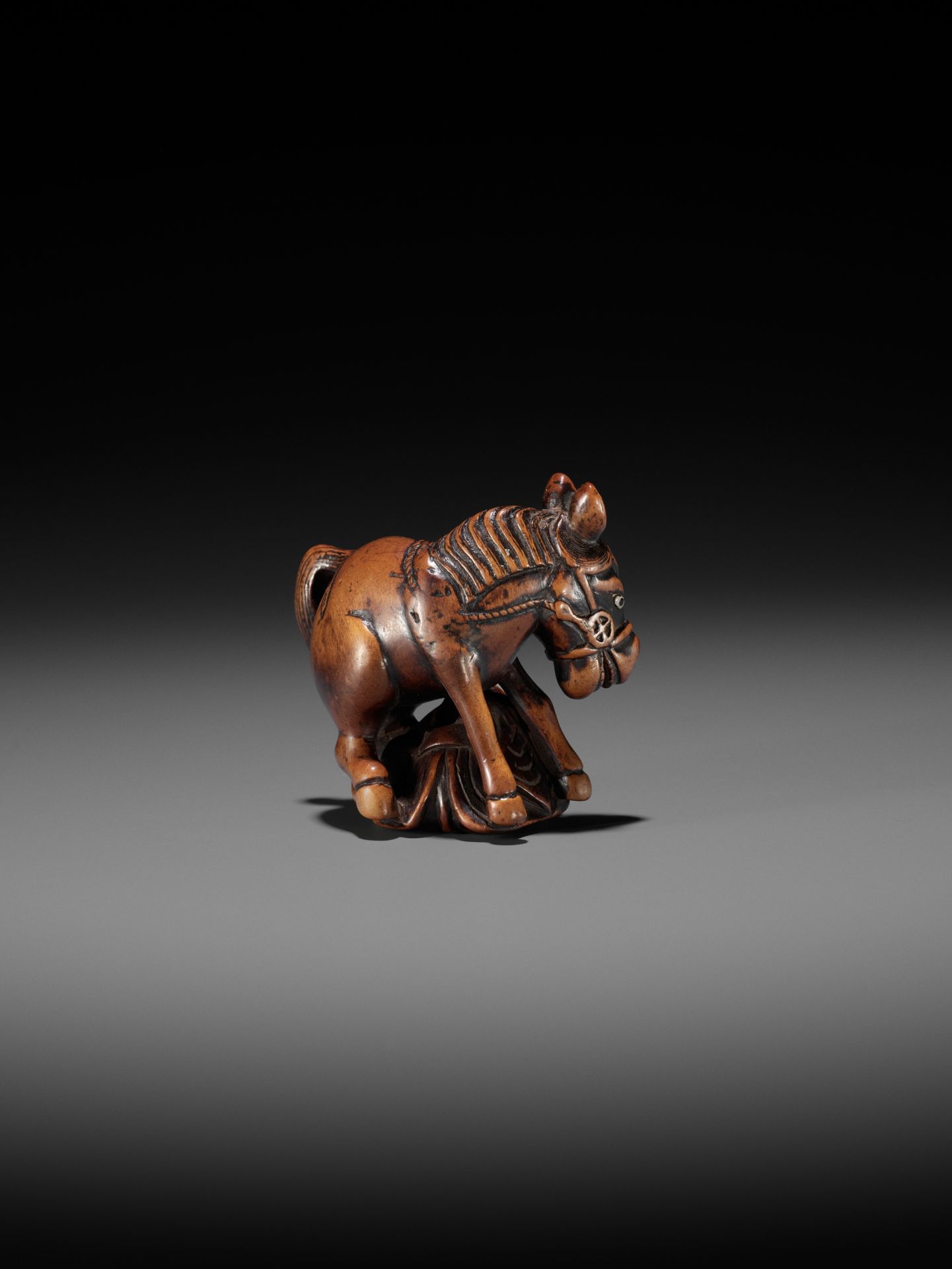 A SUPERB WOOD NETSUKE OF A MULE AND GROOM - Bild 10 aus 15