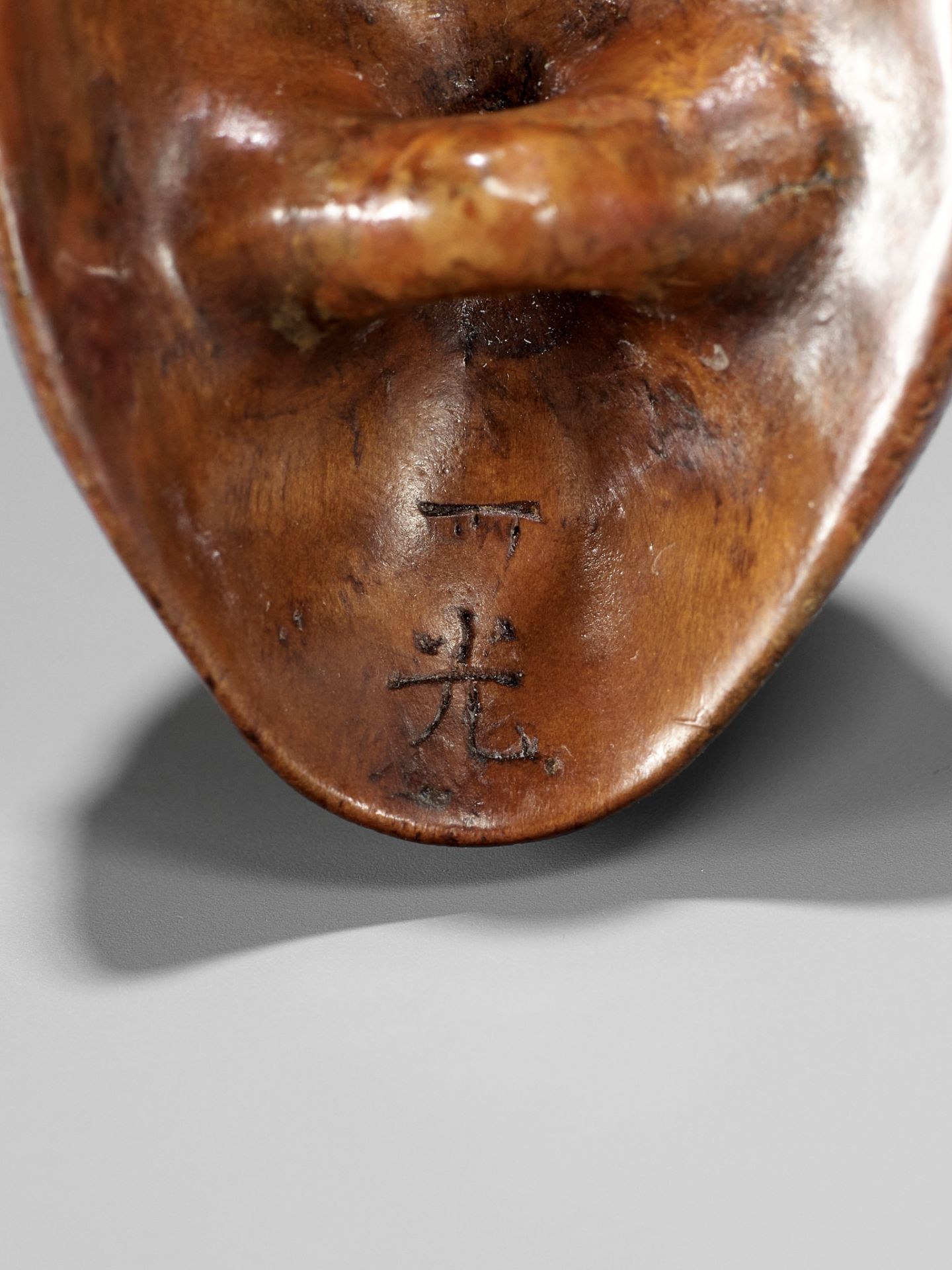 IKKO: A WOOD KYOGEN MASK NETSUKE OF A MONKEY (SARU) - Image 10 of 10