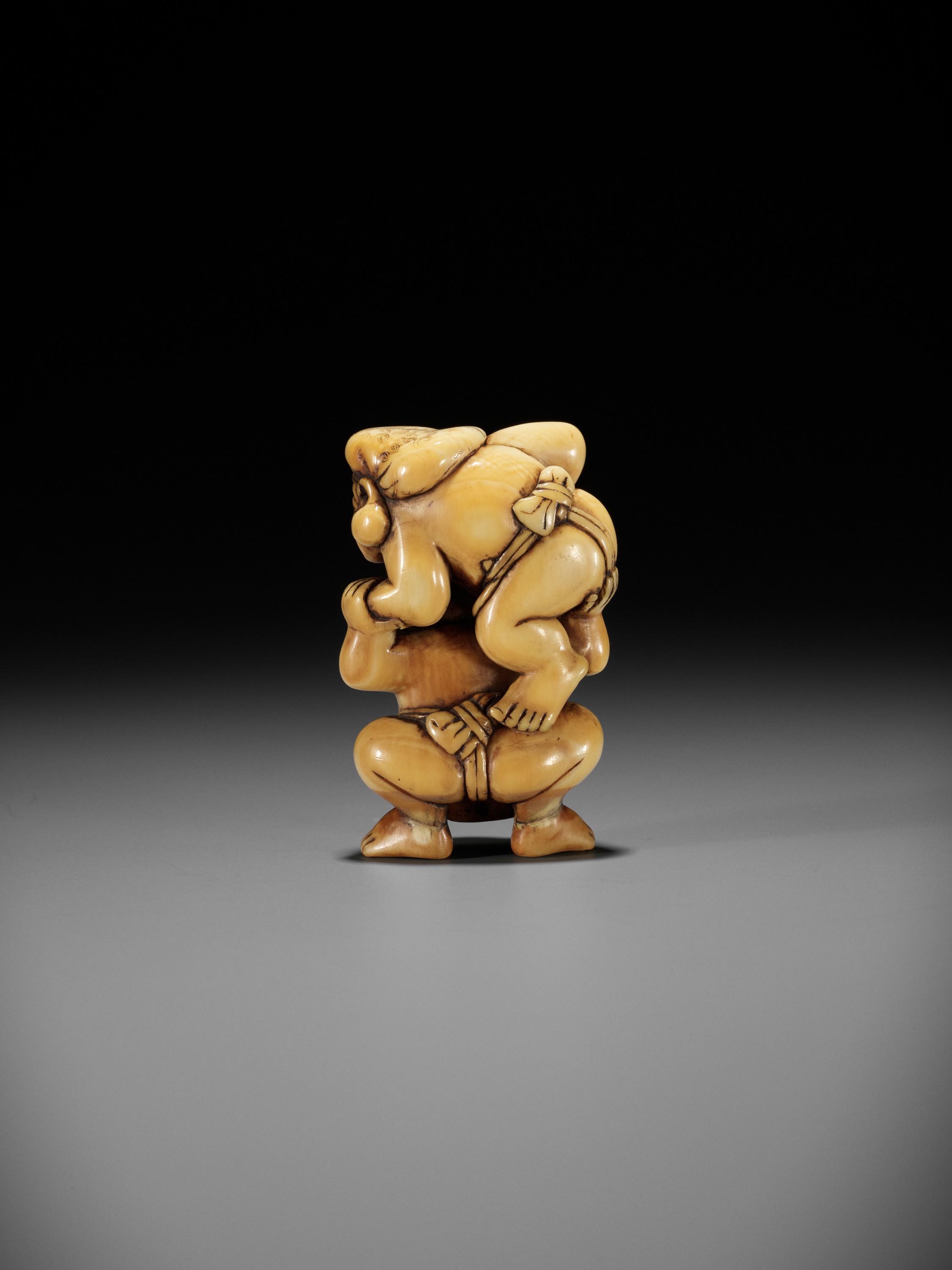 AN IVORY NETSUKE OF HOTEI AND DAIKOKU WRESTLING - Image 3 of 13