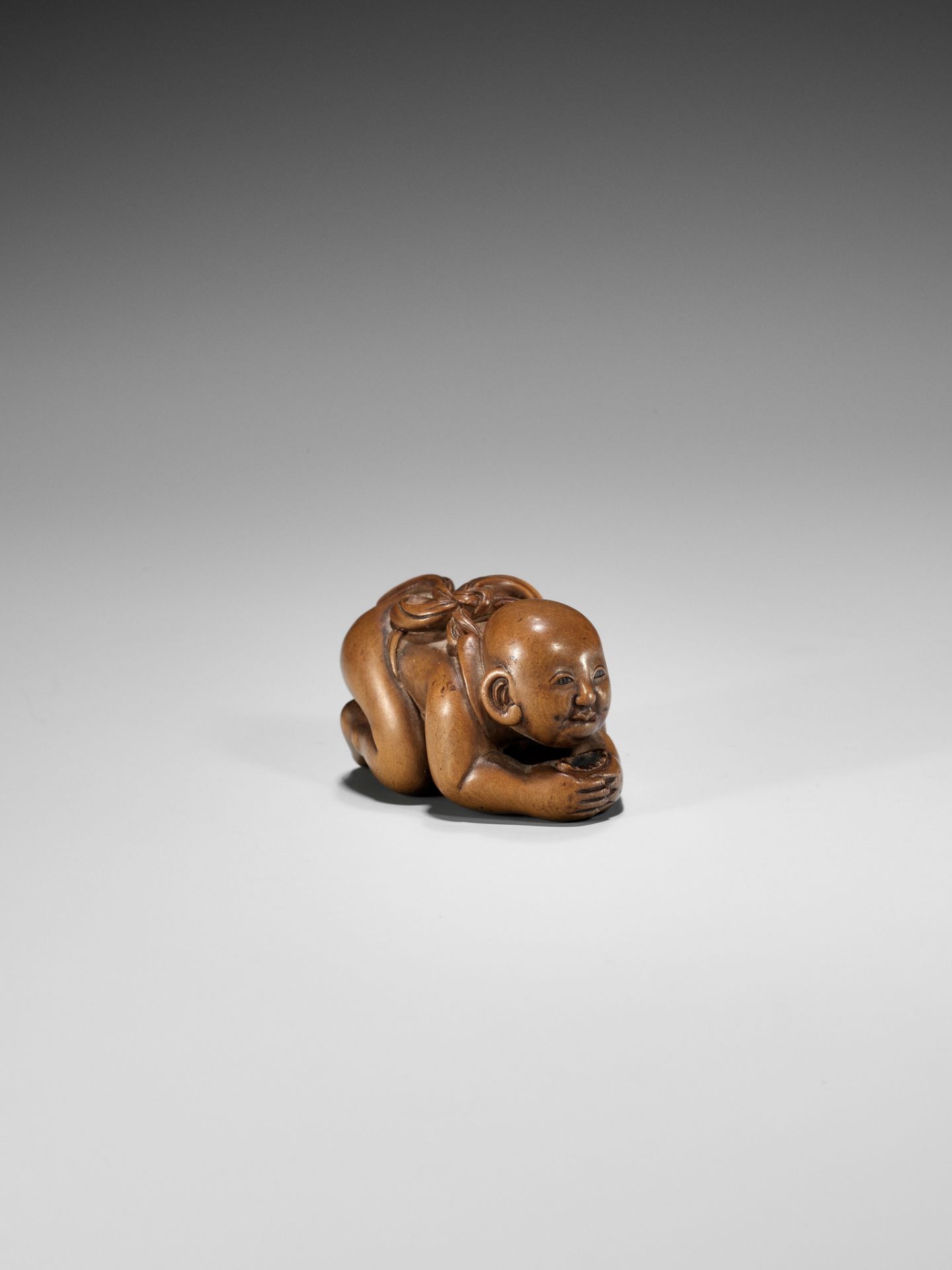 CHIKUUNSAI: A WOOD NETSUKE OF A BABY BOY EATING MOCHI - Image 6 of 12