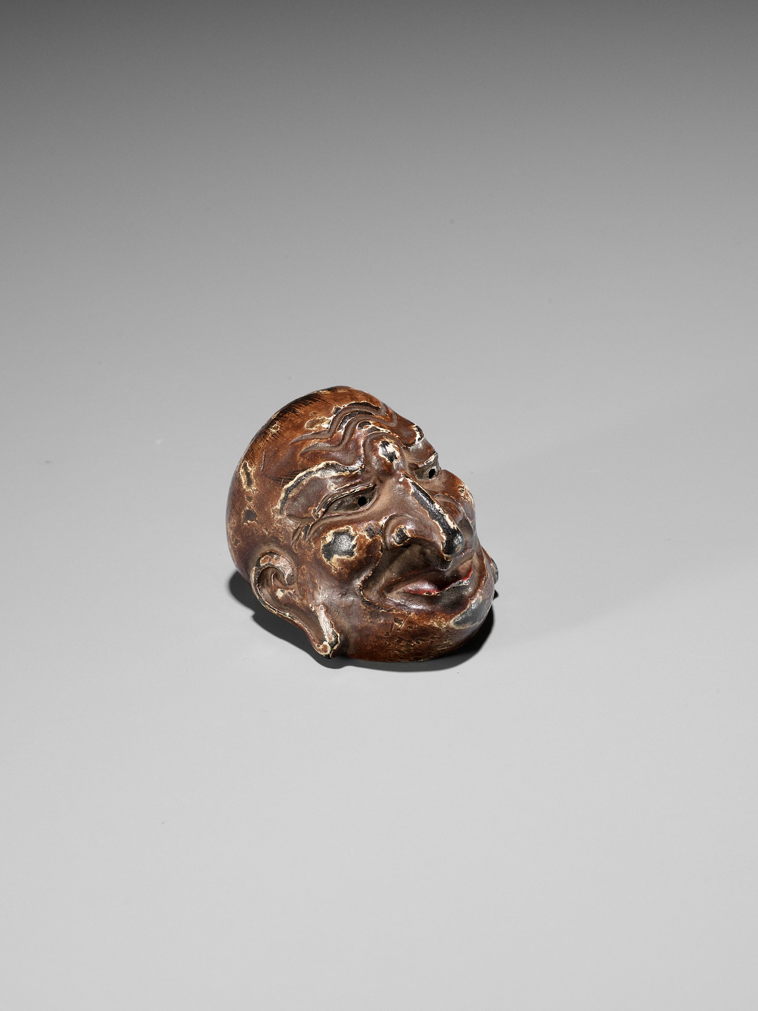 A LACQUERED WOOD GIGAKU MASK NETSUKE OF CHIDO - Image 2 of 12