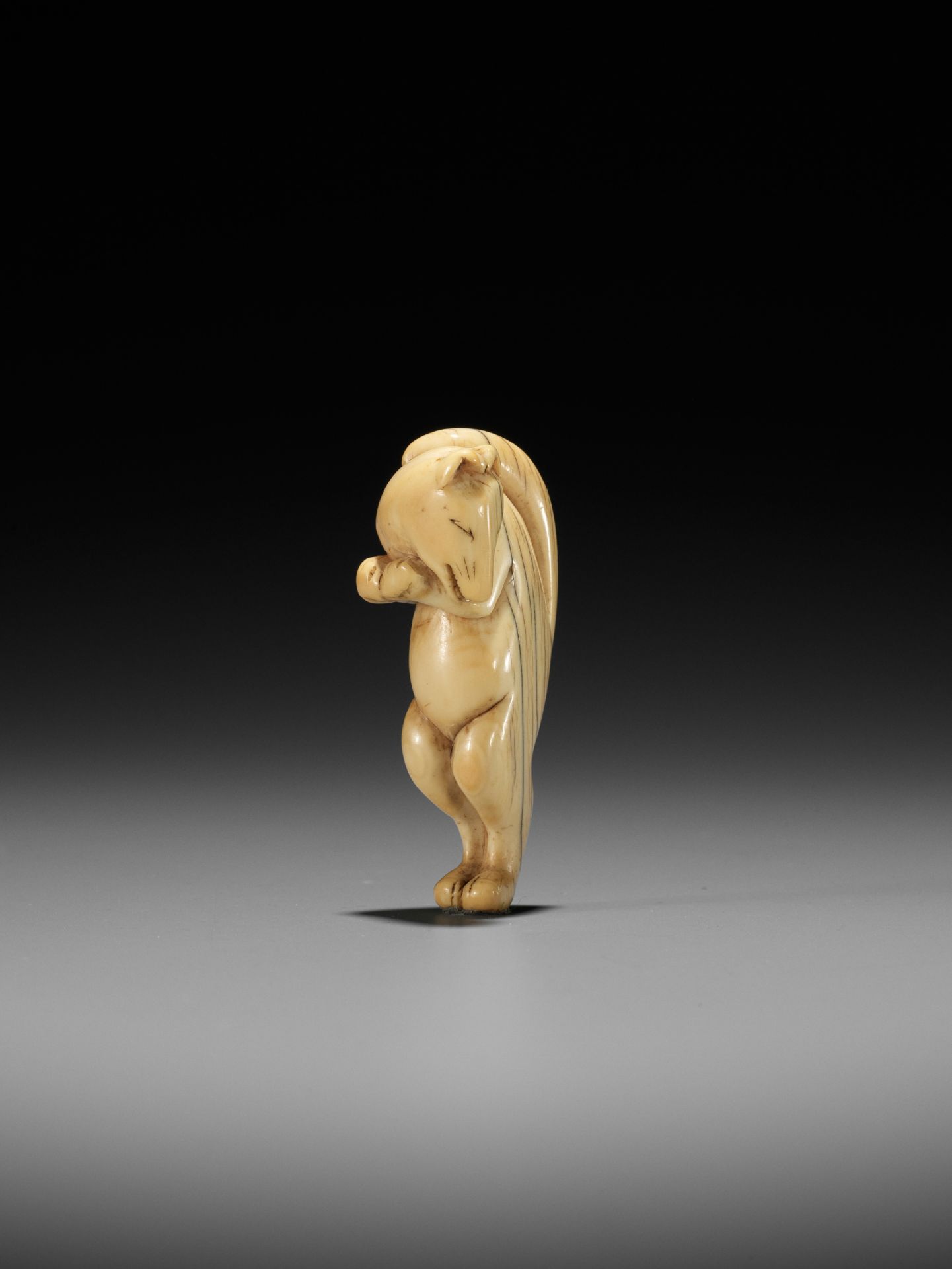 A GOOD IVORY NETSUKE OF A DANCING KITSUNE - Bild 8 aus 11