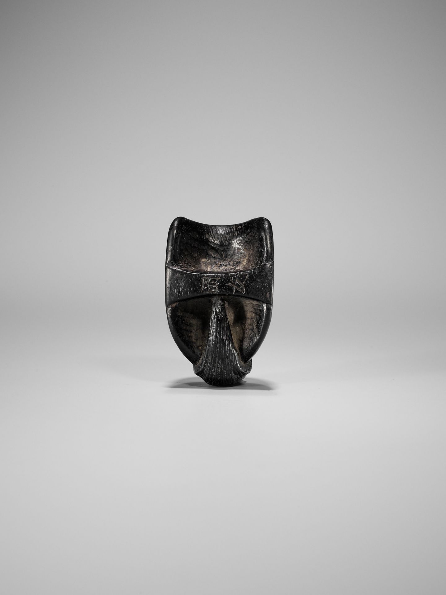 OKATOMO: A VERY RARE EBONY WOOD MASK NETSUKE OF AN OLD MAN (JO) - Image 6 of 10