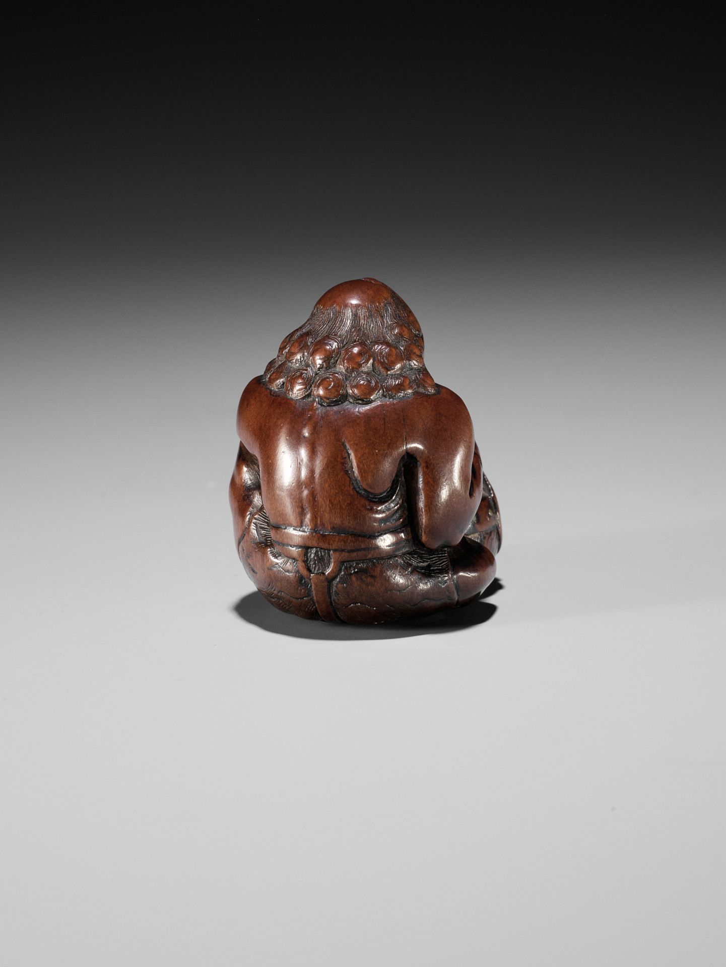 GYOKUMIN: A FINE AND RARE NAGOYA SCHOOL WOOD NETSUKE OF RAIJIN CUTTING A CUCUMBER - Bild 10 aus 17