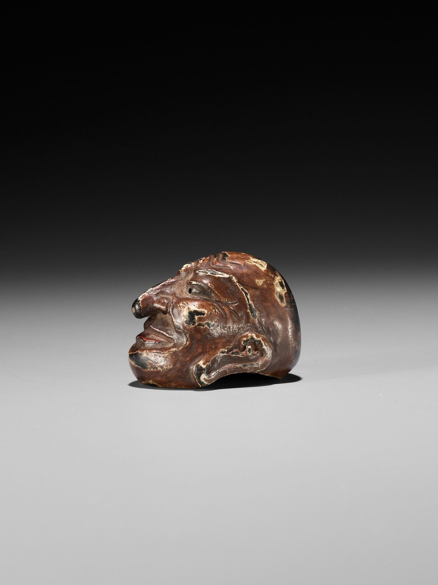 A LACQUERED WOOD GIGAKU MASK NETSUKE OF CHIDO - Image 8 of 12