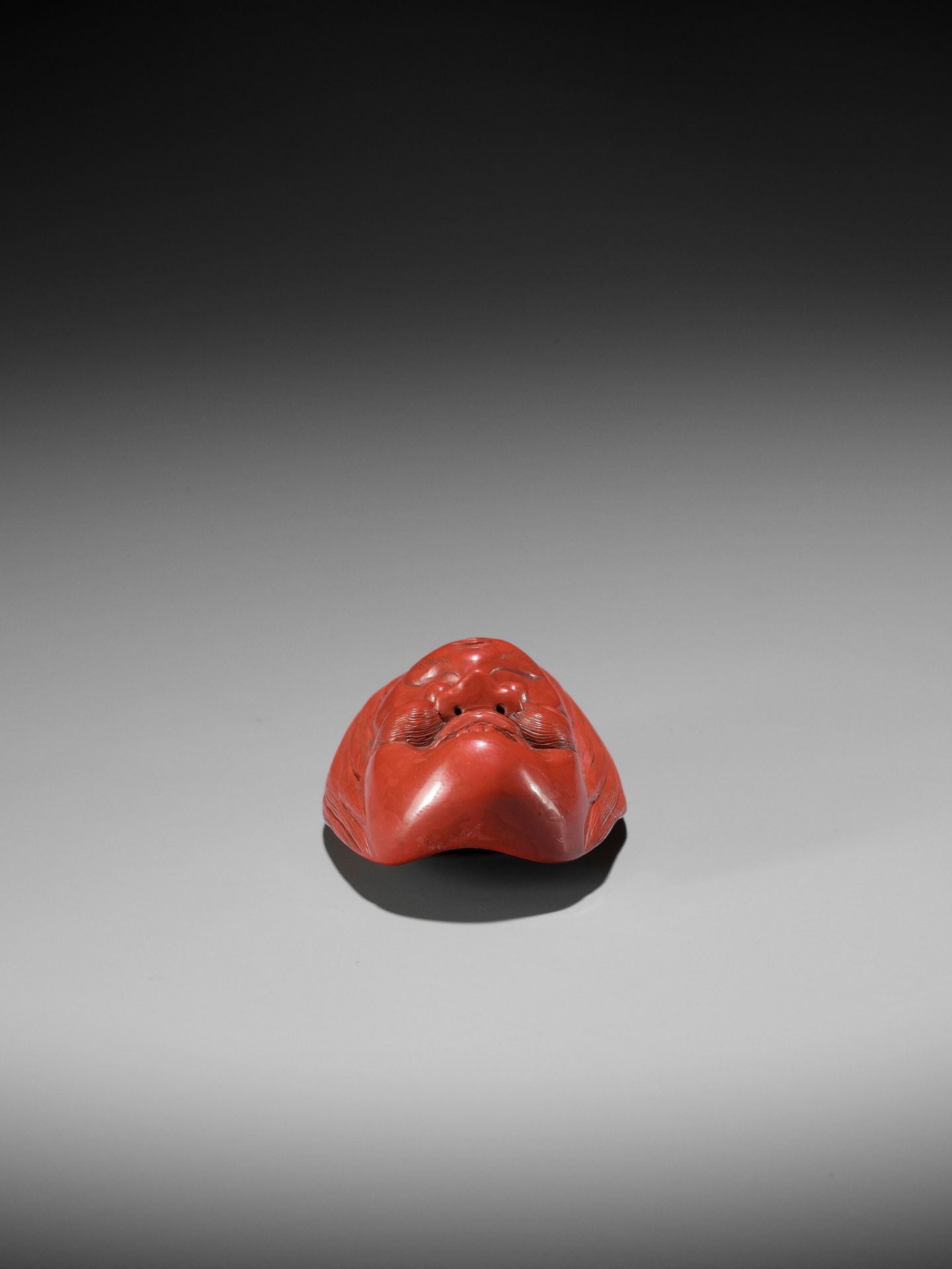 HOKEI: A MASTERFUL TSUISHU (RED LACQUER) MASK NETSUKE OF A SHOJO - Bild 13 aus 13