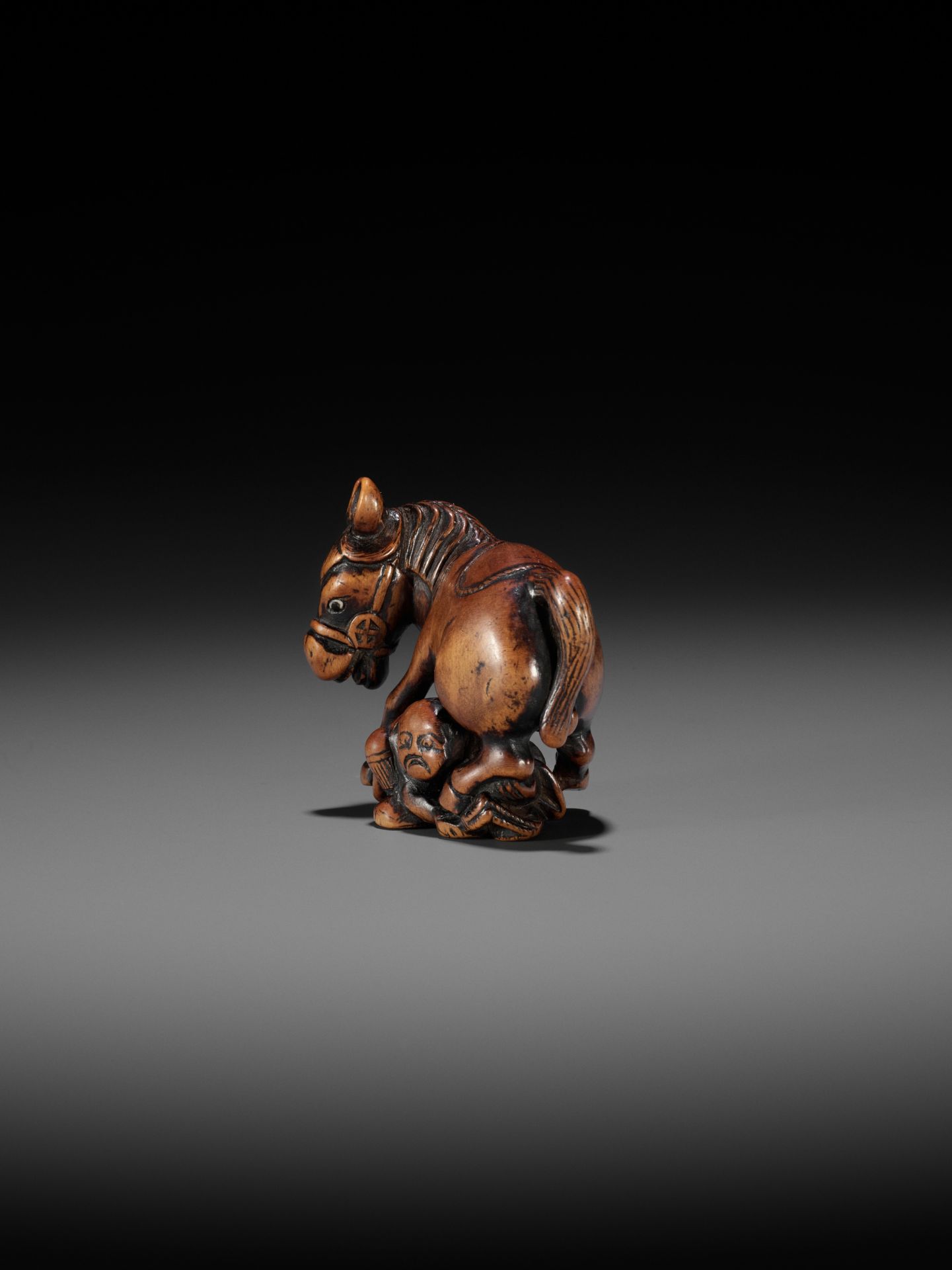 A SUPERB WOOD NETSUKE OF A MULE AND GROOM - Bild 7 aus 15