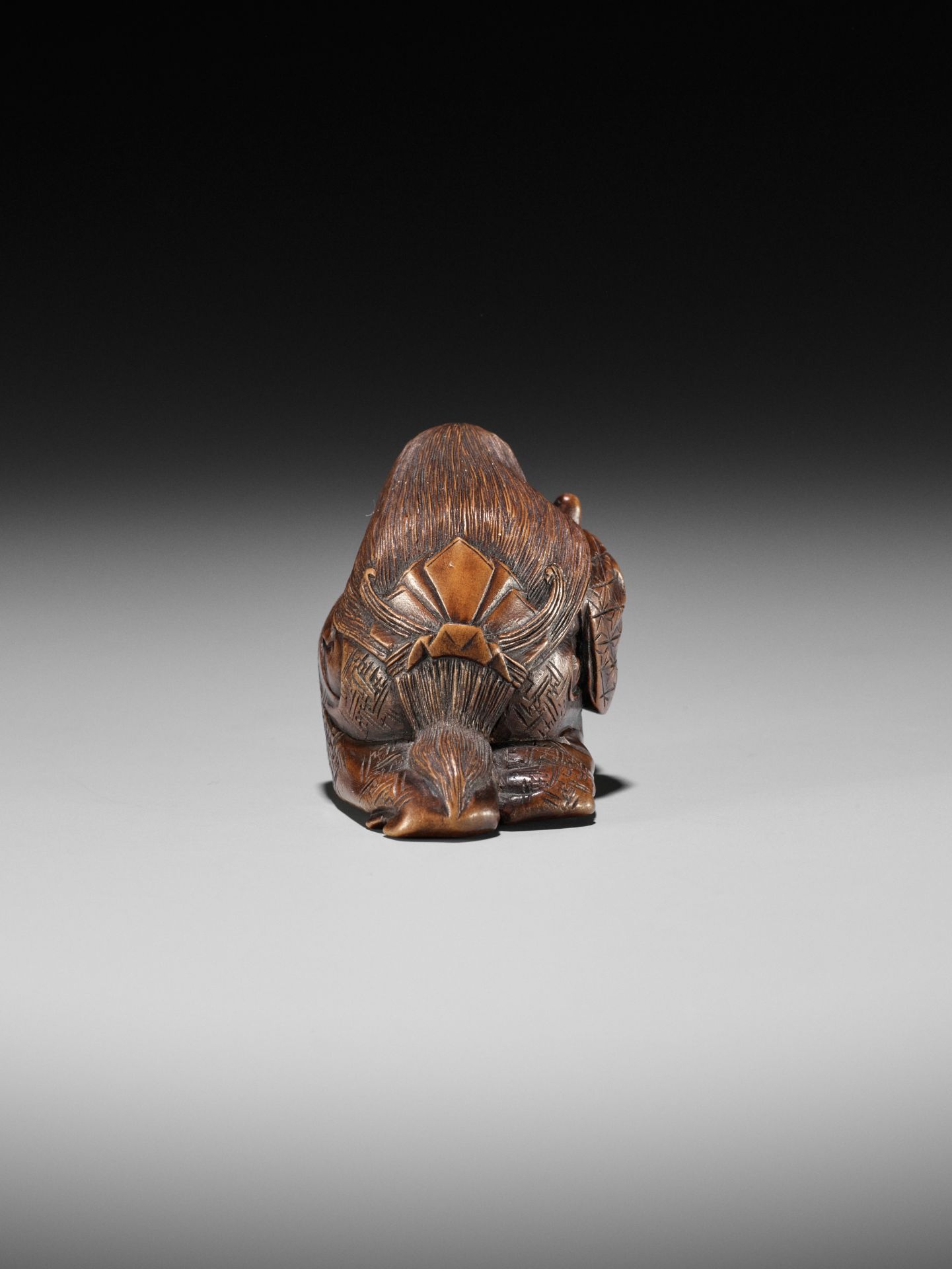 NOBUKAZU: A WOOD SHUNGA NETSUKE OF OKAME WITH TENGU MASK - Image 3 of 12