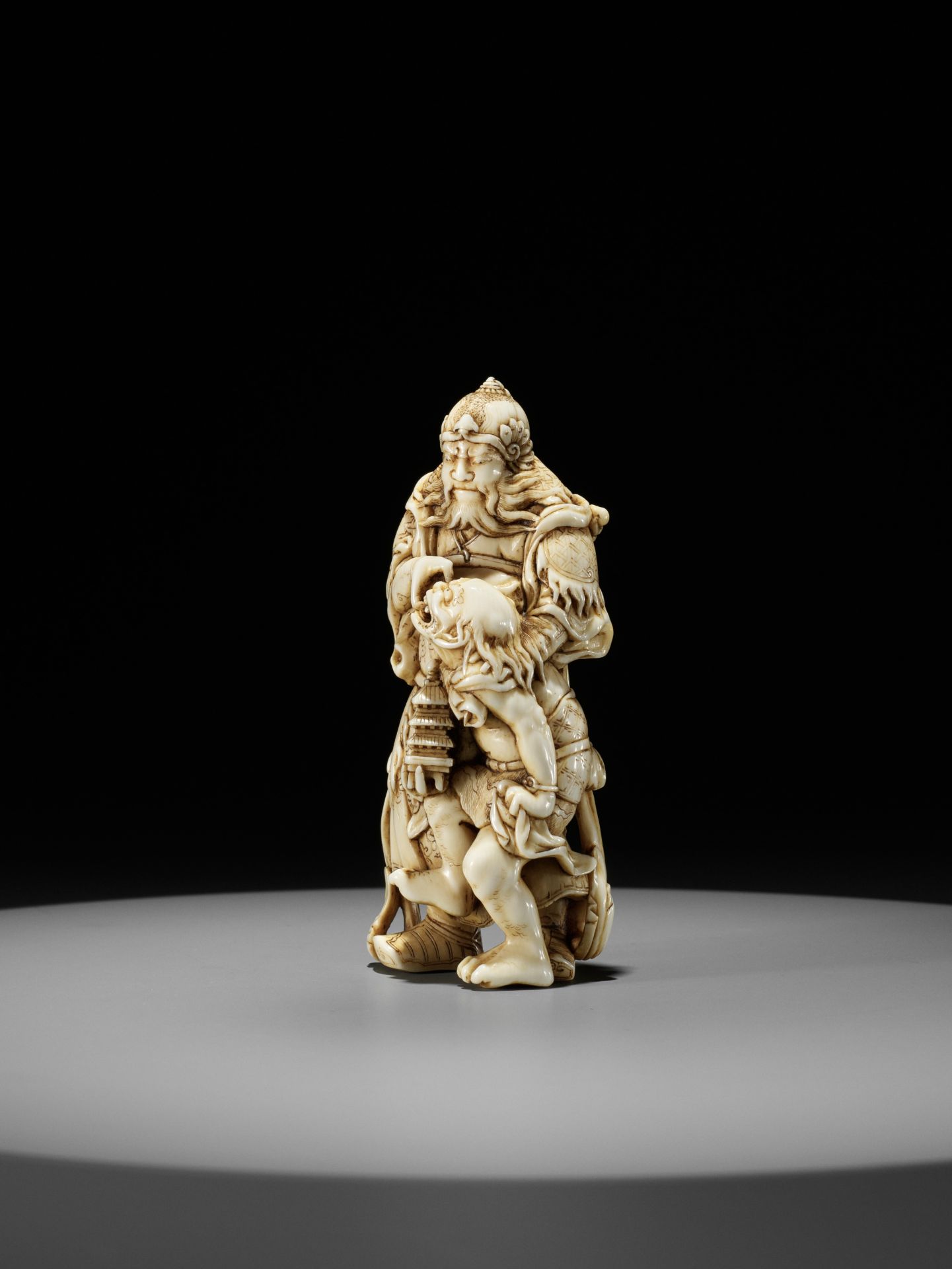 IKKOSAI: AN IMPORTANT AND LARGE IVORY NETSUKE OF IDATEN CAPTURING AN ONI - Bild 8 aus 16