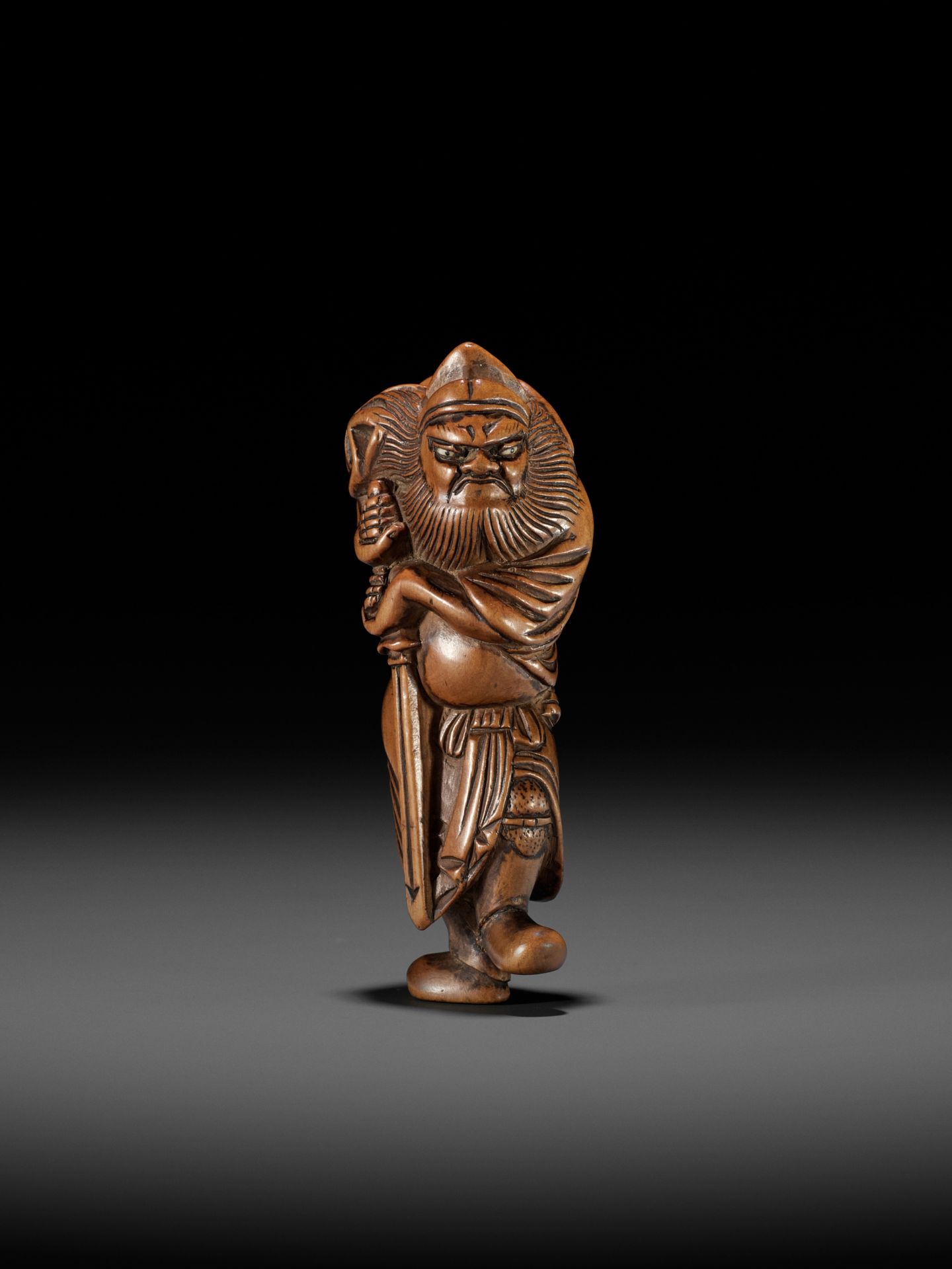 A GOOD WOOD NETSUKE OF SHOKI - Bild 5 aus 10