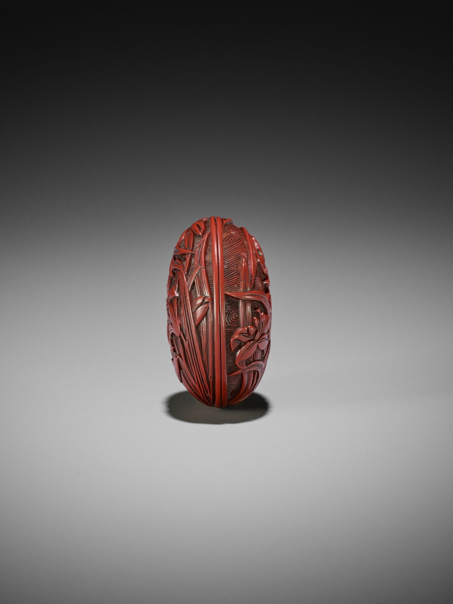 A FINE TSUISHU (CARVED RED LACQUER) MANJU NETSUKE WITH LILIES - Image 5 of 8