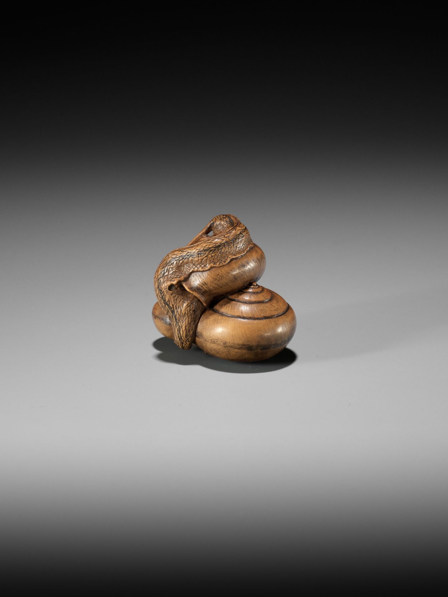 HIDEHARU: A SUPERB WOOD NETSUKE OF THREE SNAILS - Bild 8 aus 15