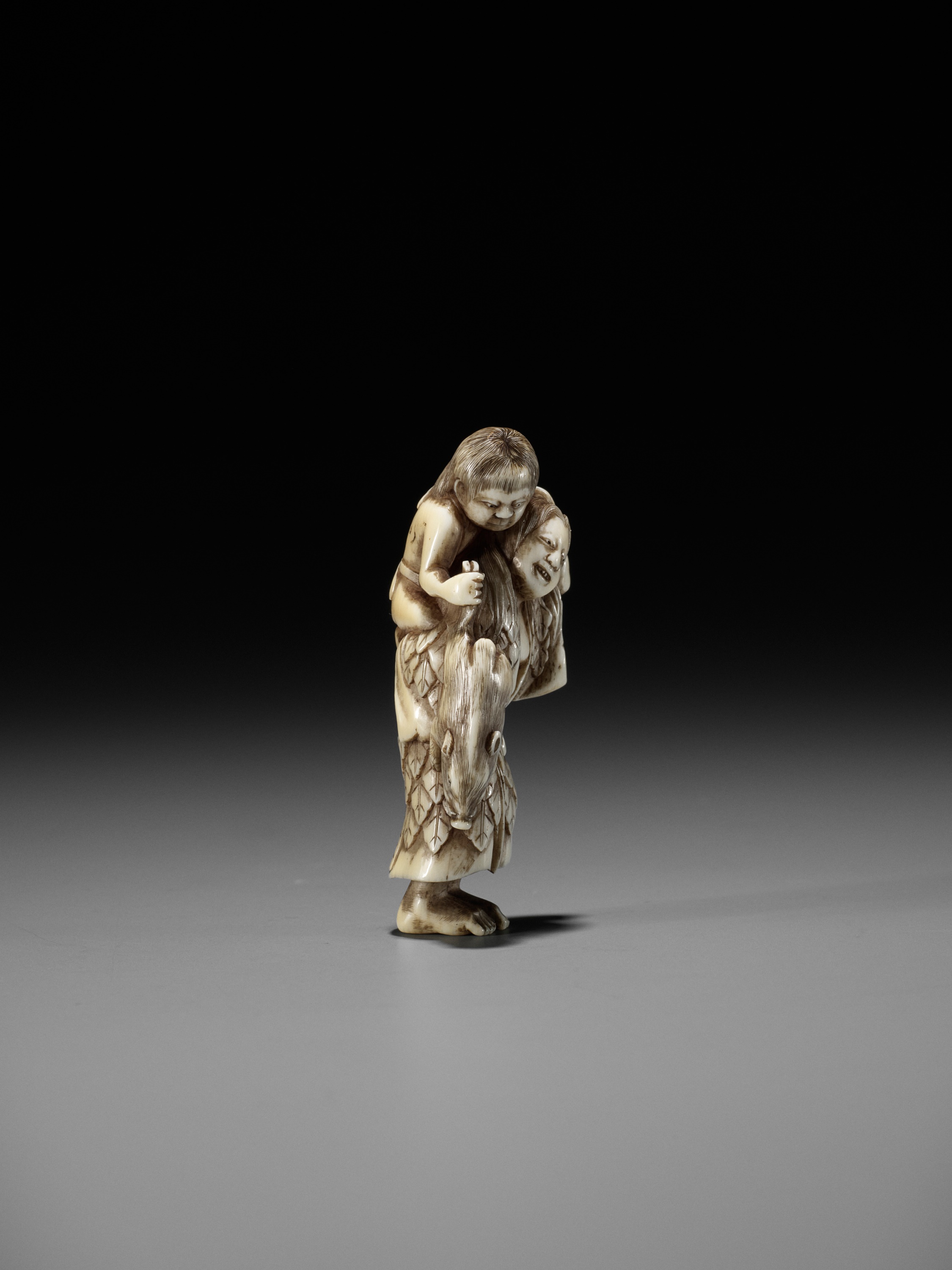 MINKOKU: A FINE IVORY NETSUKE OF YAMA-UBA AND KINTARO - Image 9 of 12