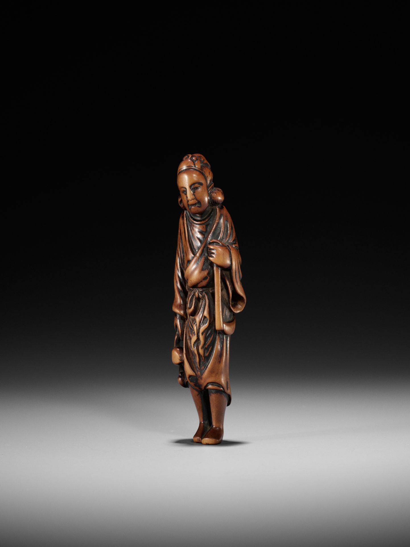 A SUPERB TALL WOOD NETSUKE OF SEIOBO - Bild 9 aus 13