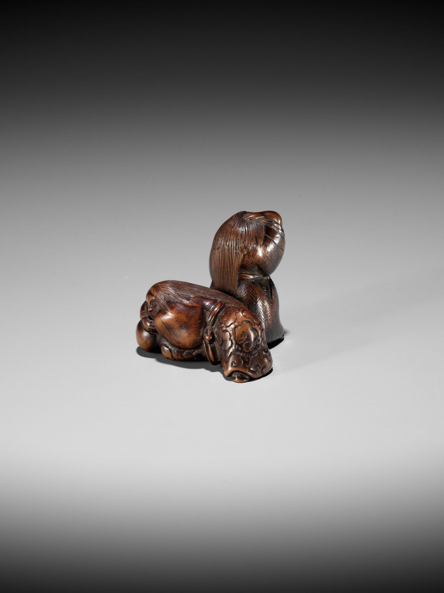 TSUNEYOSHI: A RARE NAGOYA SCHOOL WOOD NETSUKE OF TWO DRUNKEN SHOJO - Bild 4 aus 10